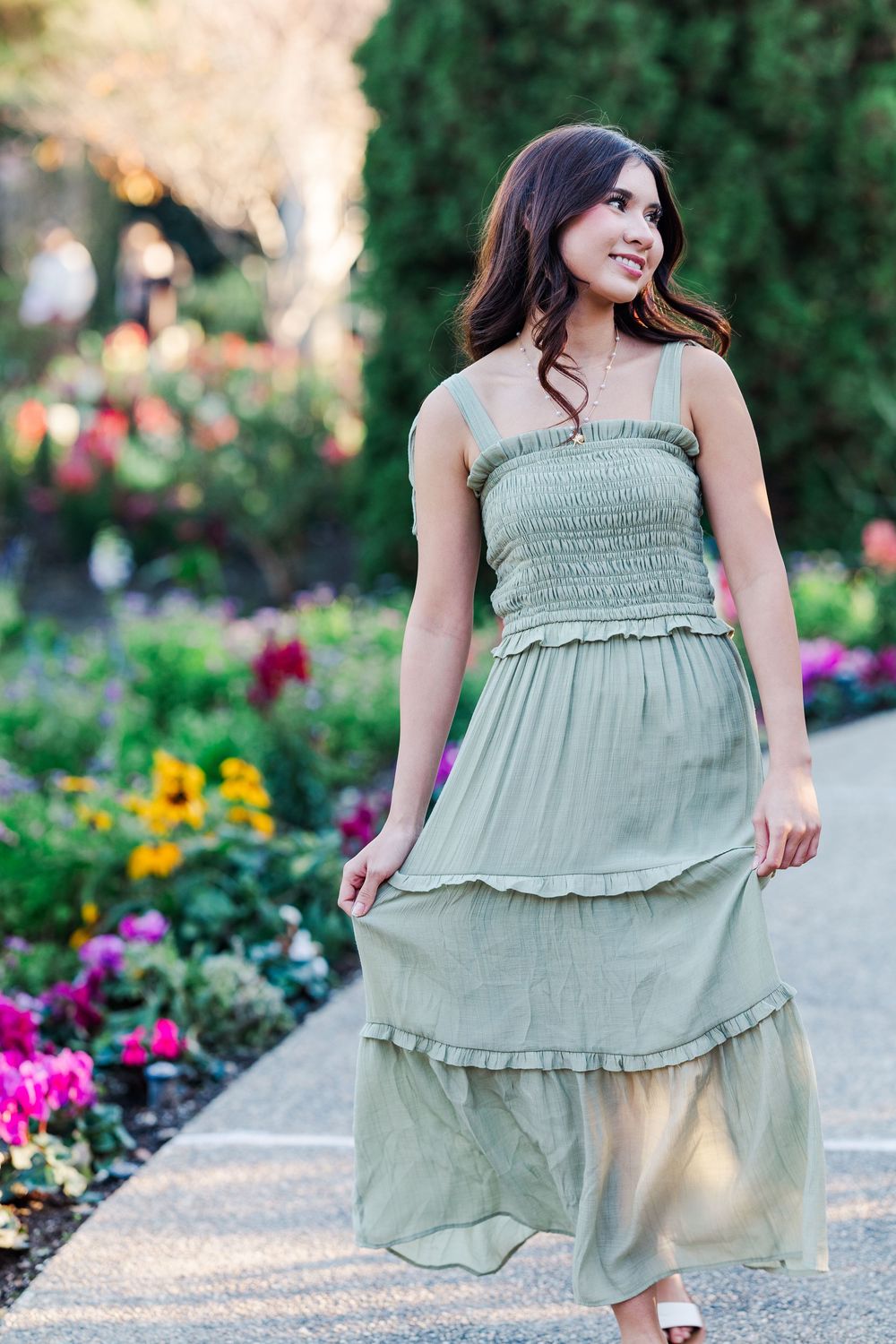 Simi Valley Senior Photographer offering outdoor high school senior portraits with natural light and timeless style.