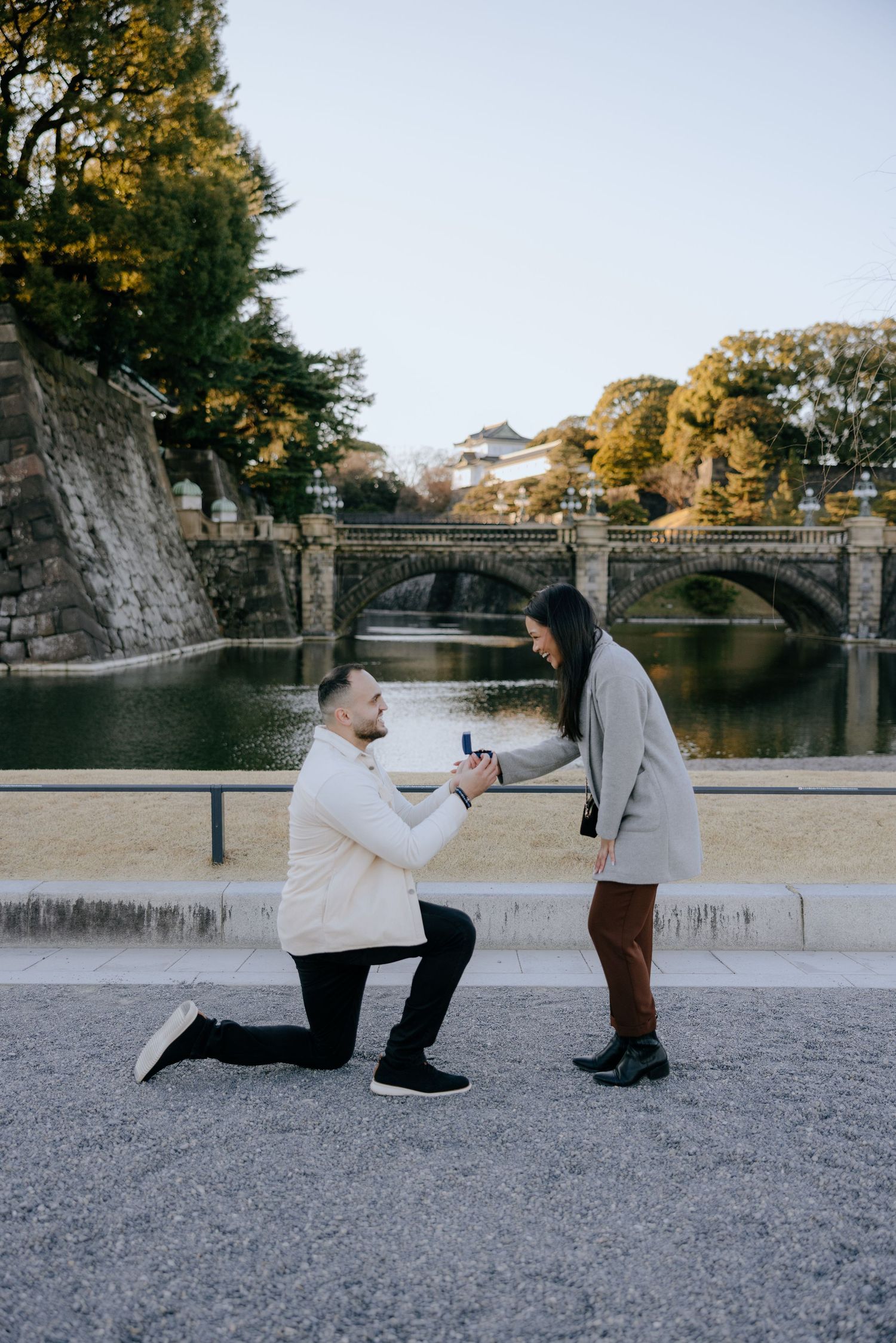 proposal photo at Nijubashi bridge tokyo