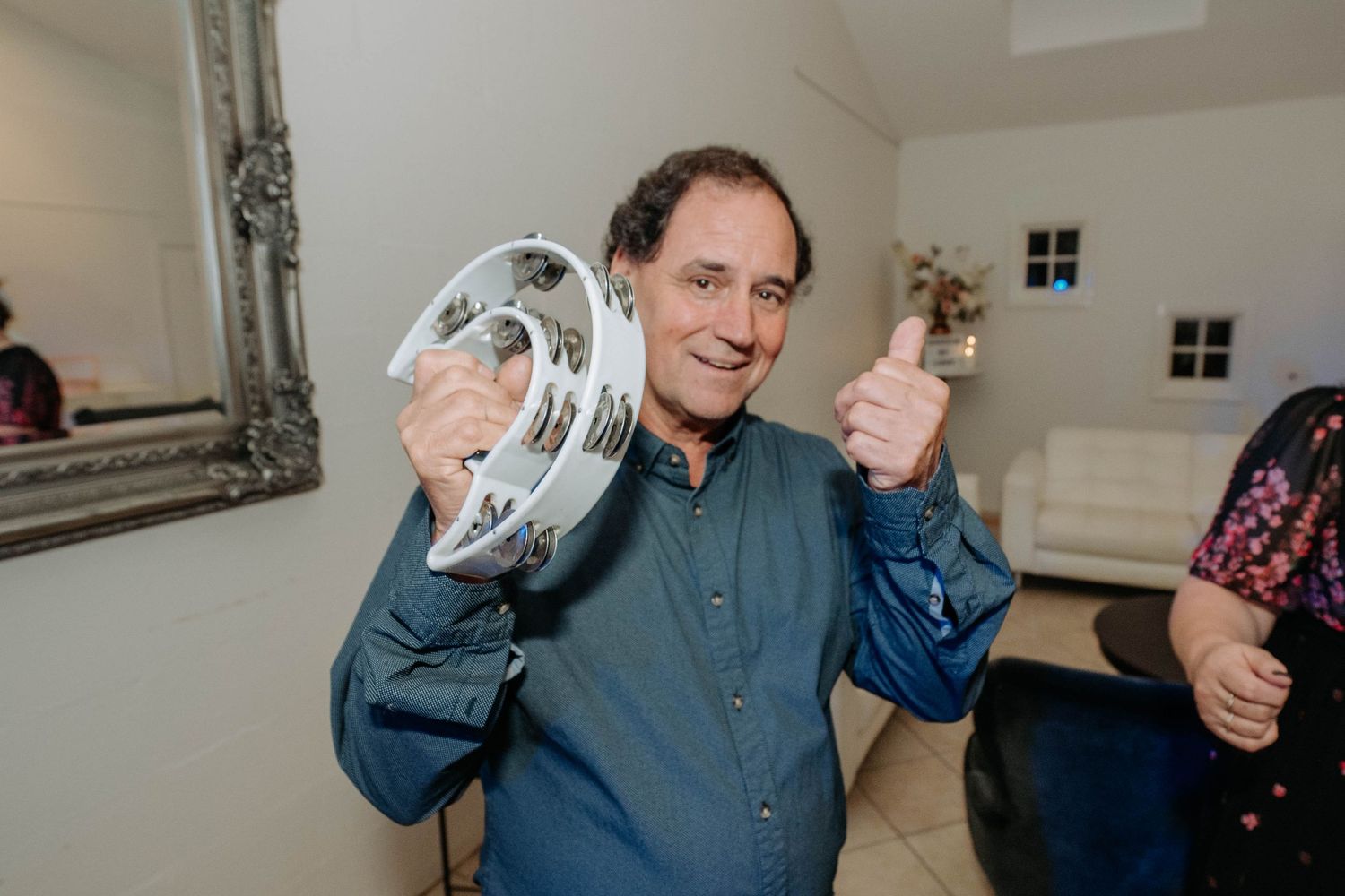 A sequence of six photos shows someone in a blue shirt demonstrating a magic trick with a silver disc prop.