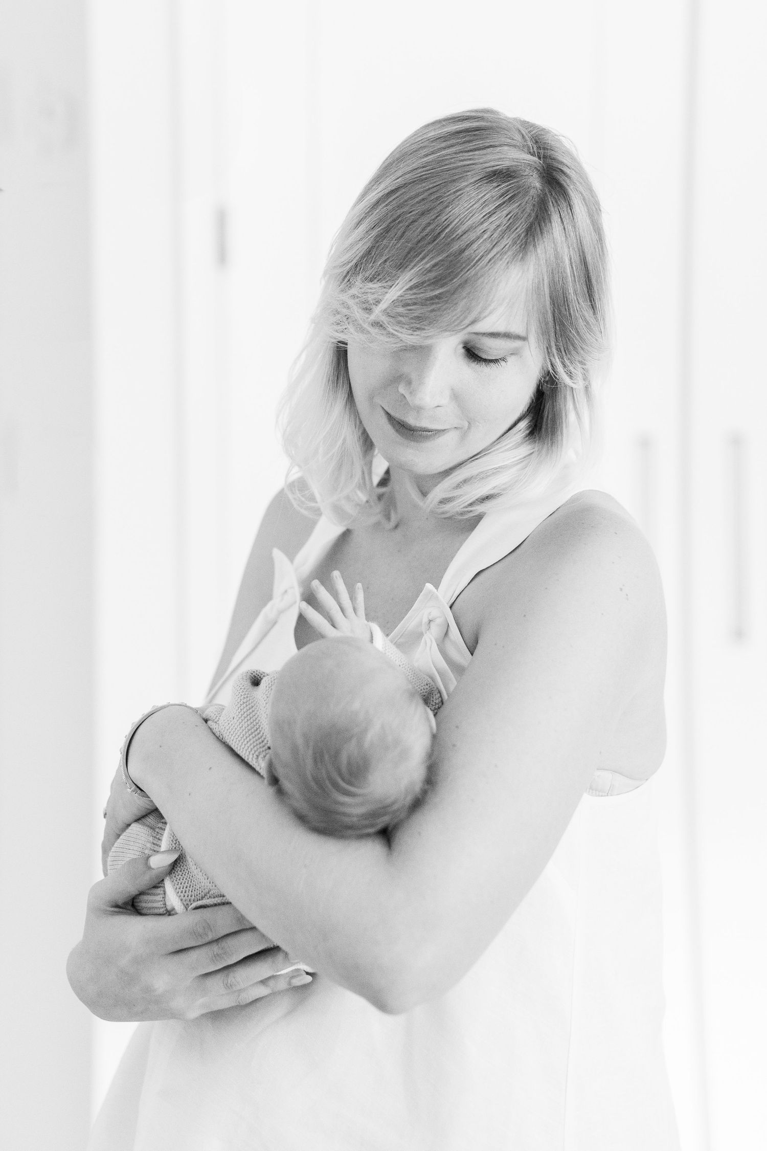 Newborn portrait. Mother and baby. Guaynabo, Puerto Rico.