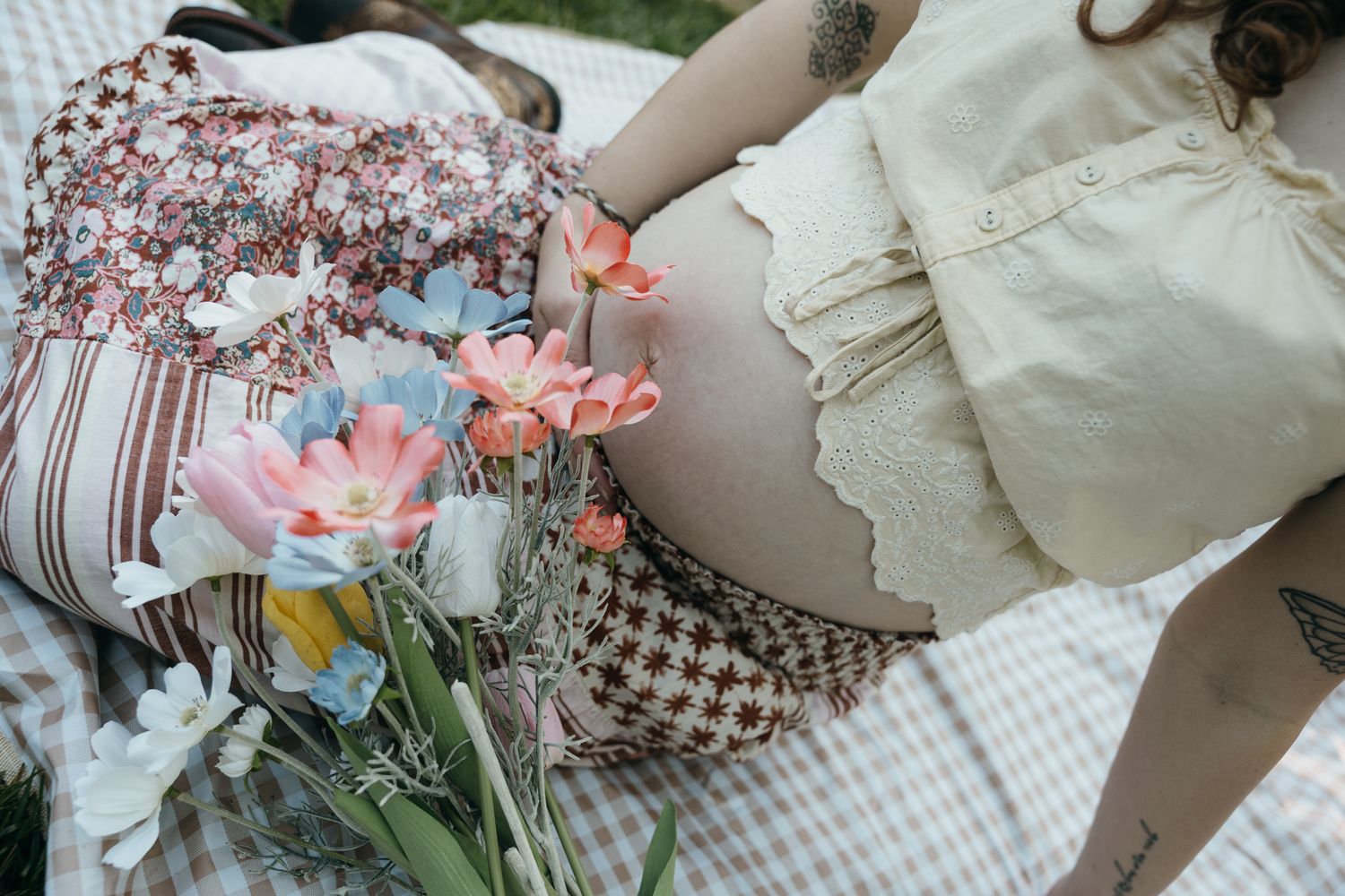 Romantic photography session capturing authentic connection.