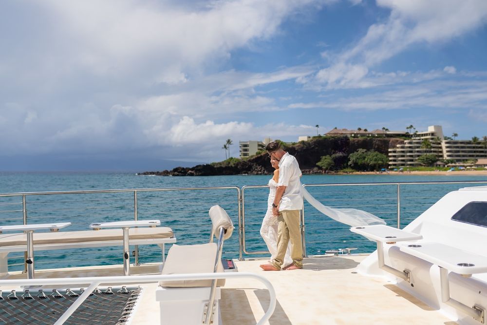 Maui wedding photographer photo against beautiful Maui Trilogy sailing boat by ohwowfotos.
