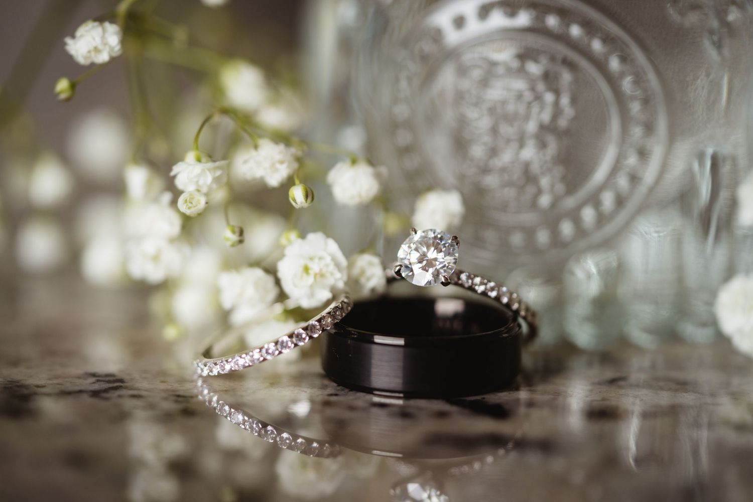 Small white flowers and water droplets create a delicate macro photography composition with soft bokeh effect.