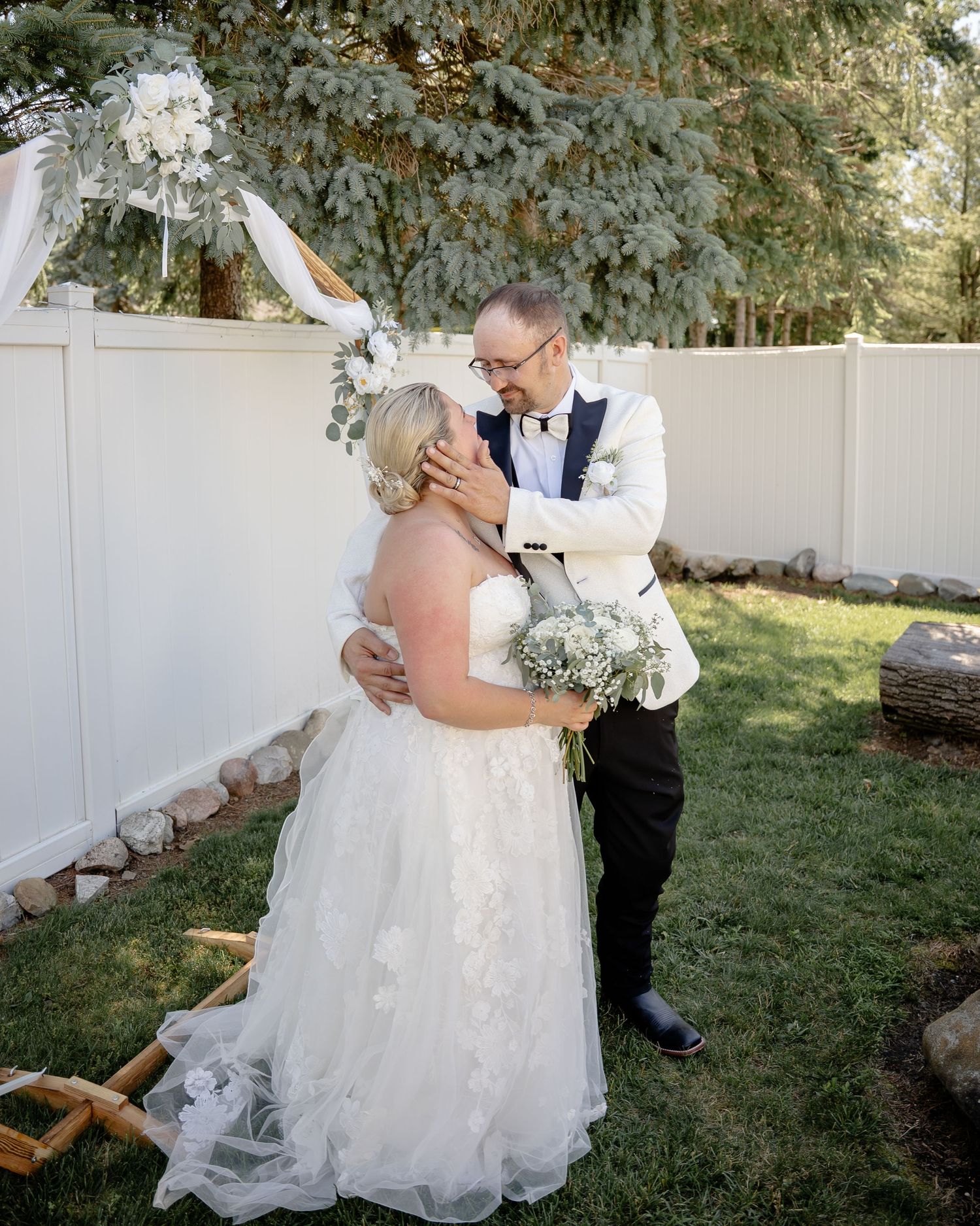 summer wedding. patio wedding. wedding photography. Northern Indiana photographer., goshen Indiana photography. south bend photographer.
