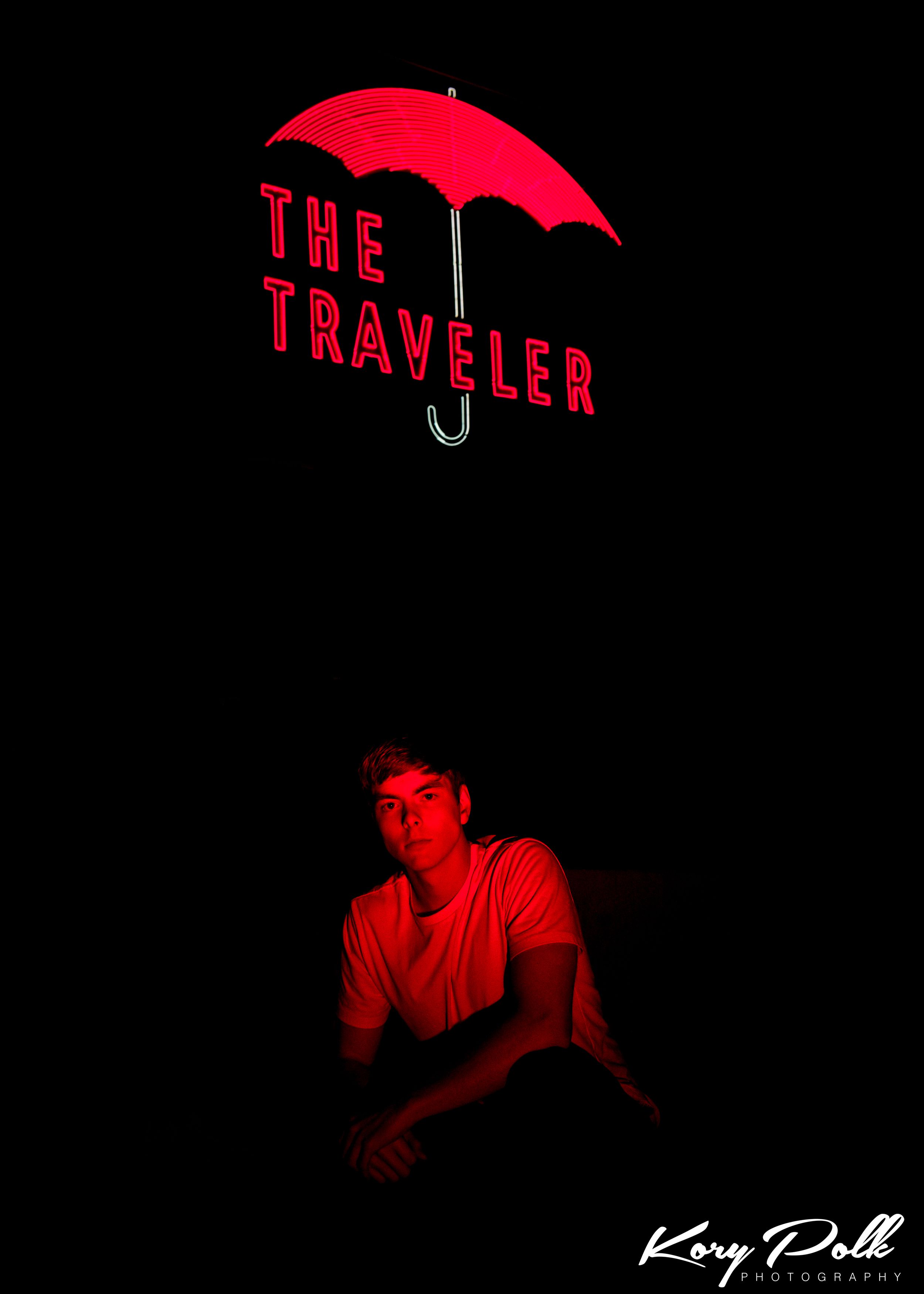 traveler sign senior photos, des moines senior photographer, dramatic lighting for senior photos,