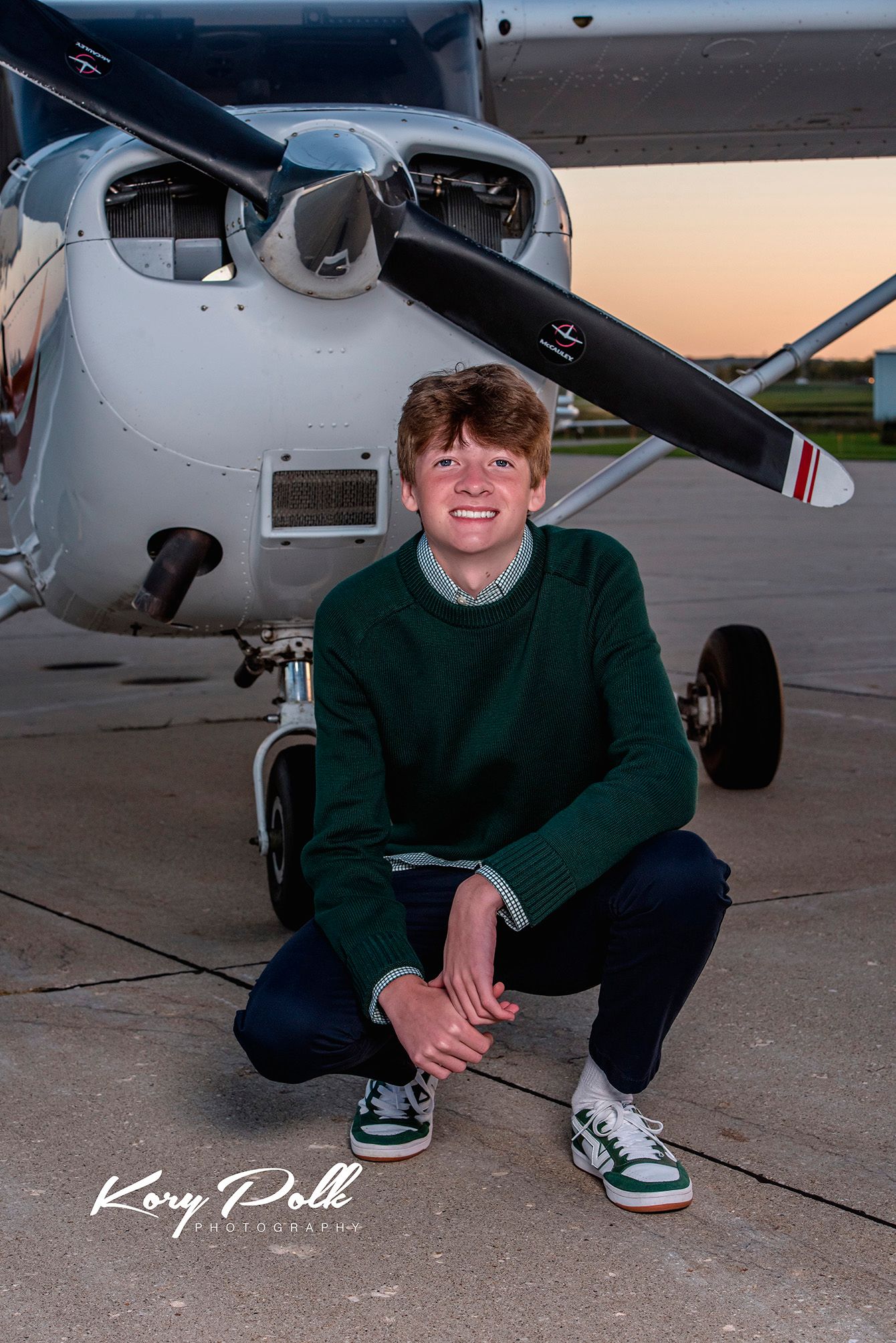 airplane senior photos, des moines senior photographer, urbandale senior photographer