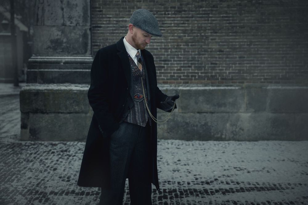 Peaky Blinders fotoshoot Almelo, stoere en stijlvolle vintage shoot in de sfeer van de jaren 20. Peaky Blinders shoot Twente, Themafotoshoot