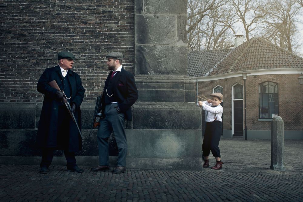 In de gure wereld van de Peaky Blinders stappen? Dan is de Peaky Blinders Fotoshoot dé activiteit voor jou, je familie of vriendengroep!