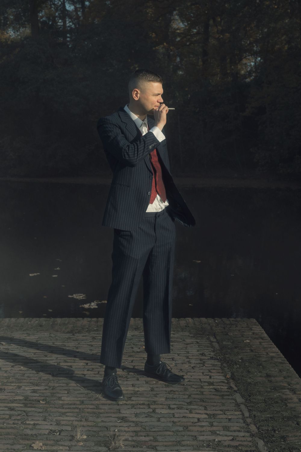 In de gure wereld van de Peaky Blinders stappen? Dan is de Peaky Blinders Fotoshoot dé activiteit voor jou, je familie of vriendengroep!