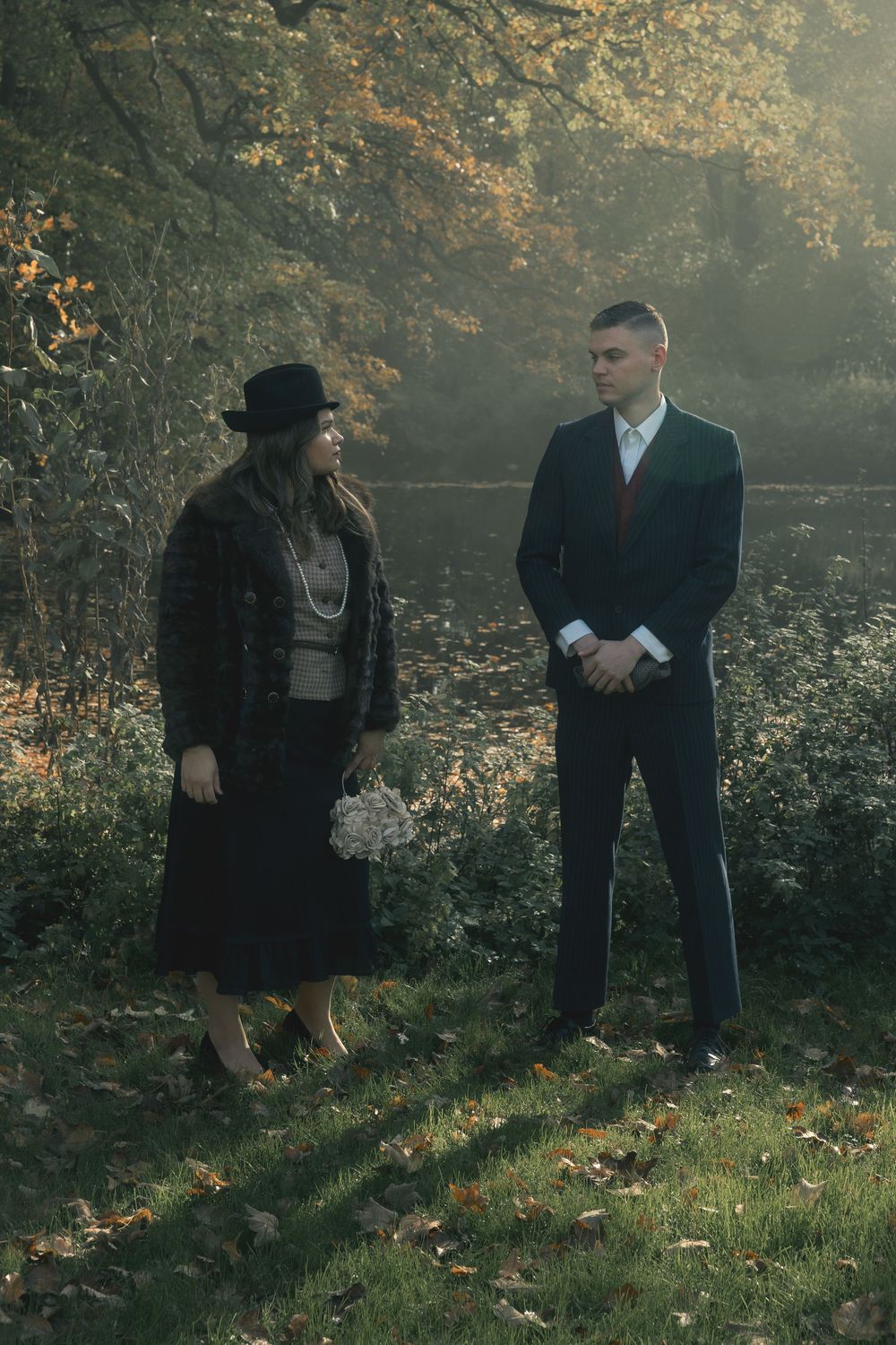 In de gure wereld van de Peaky Blinders stappen? Dan is de Peaky Blinders Fotoshoot dé activiteit voor jou, je familie of vriendengroep!