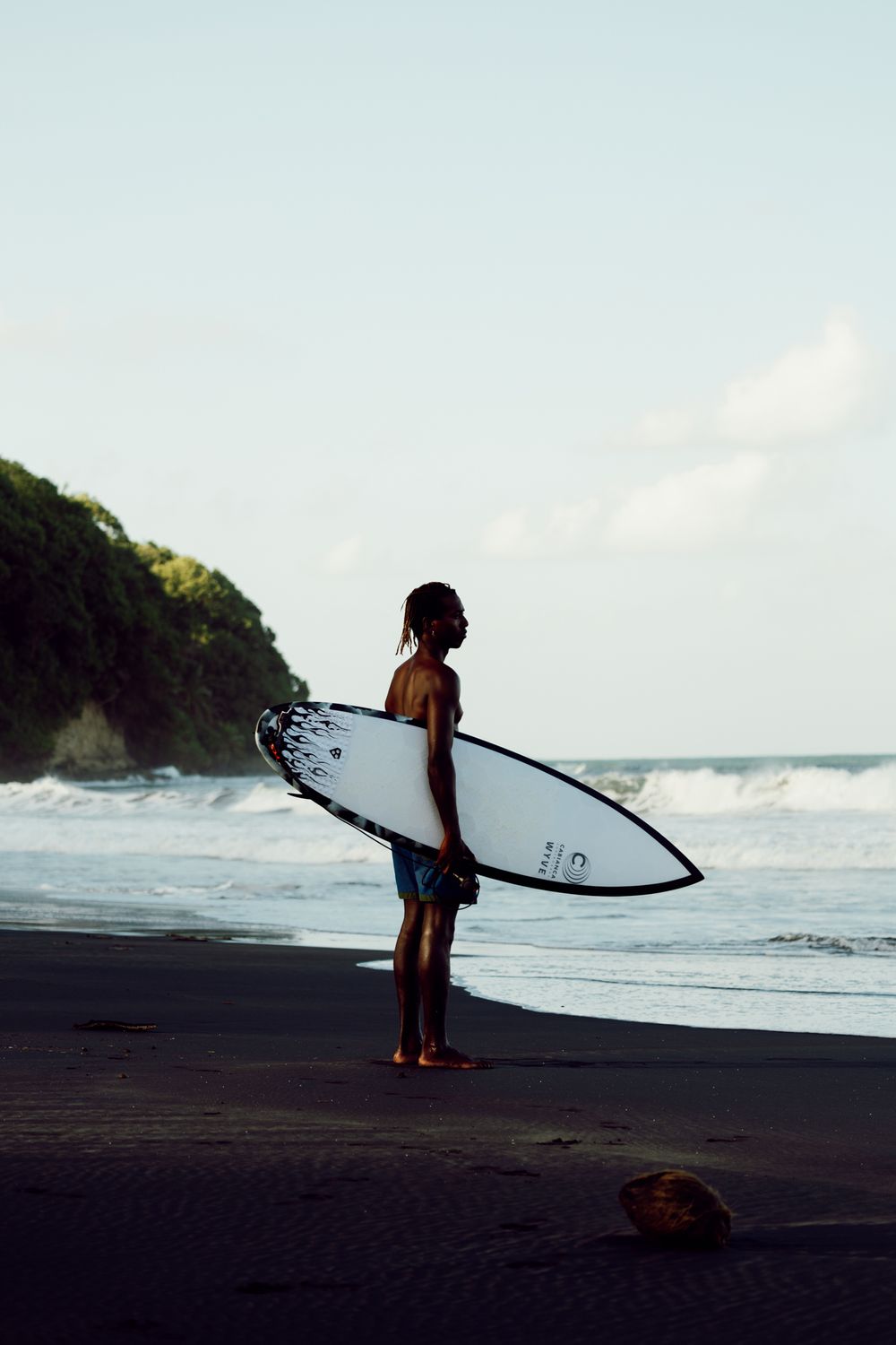 Lifestyle surf océan turquoise Martinique lumière naturelle
