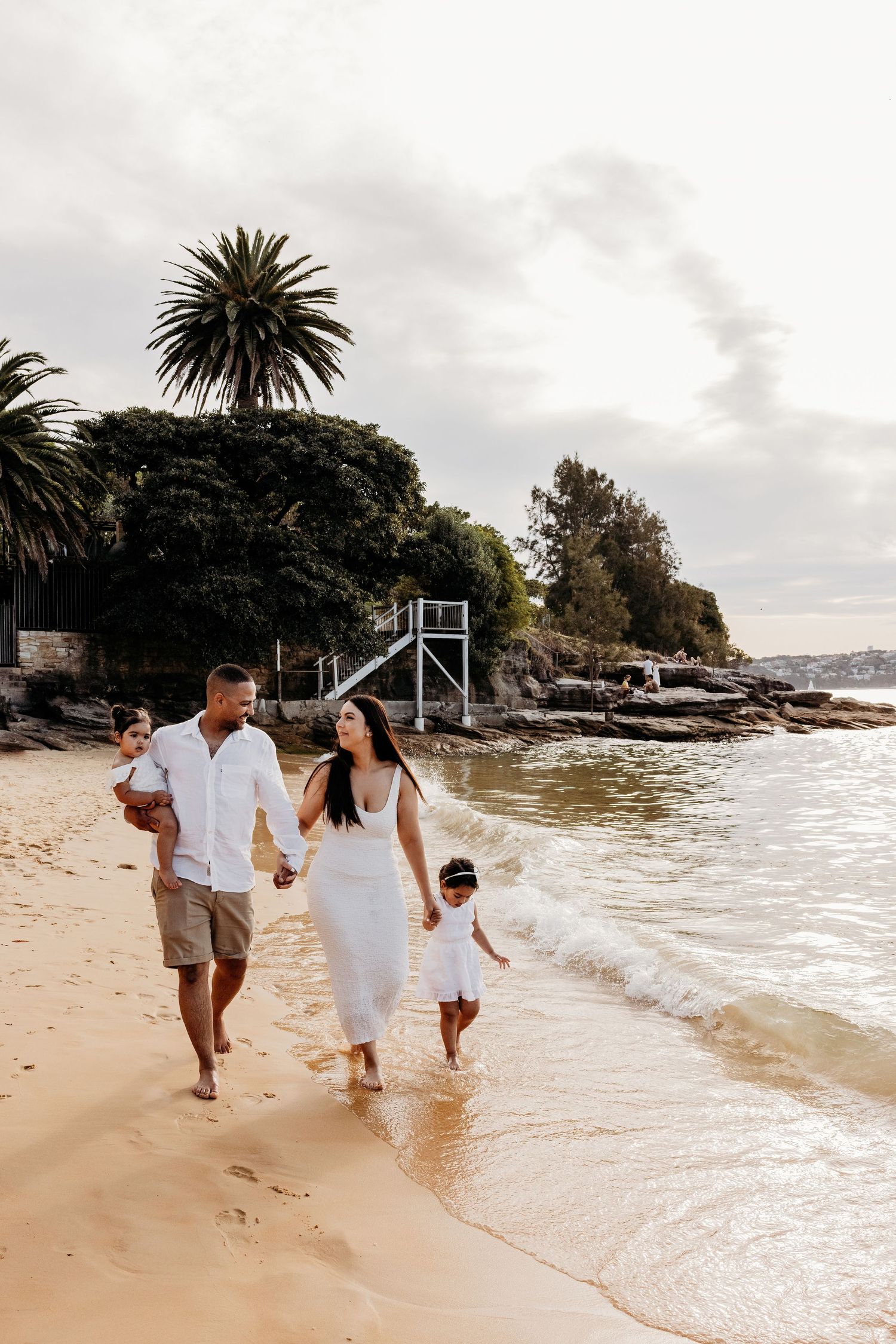 motherhood lifestyle photographer outdoor beach session photography family kids children candid couple