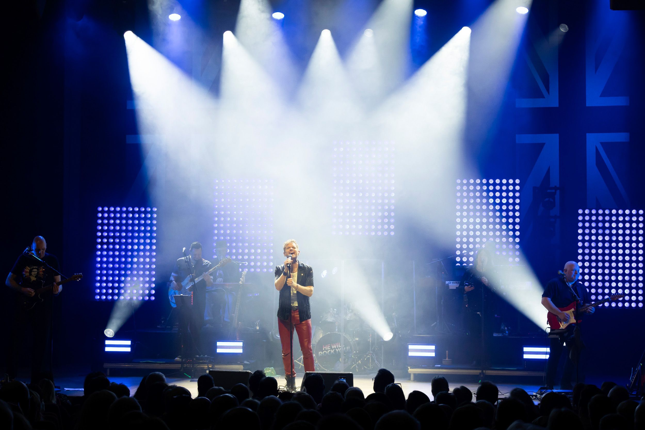 He will rock you konsert med Peter Johansson och band I Örebro konserthus. Fotograf Rebecca Nordin.