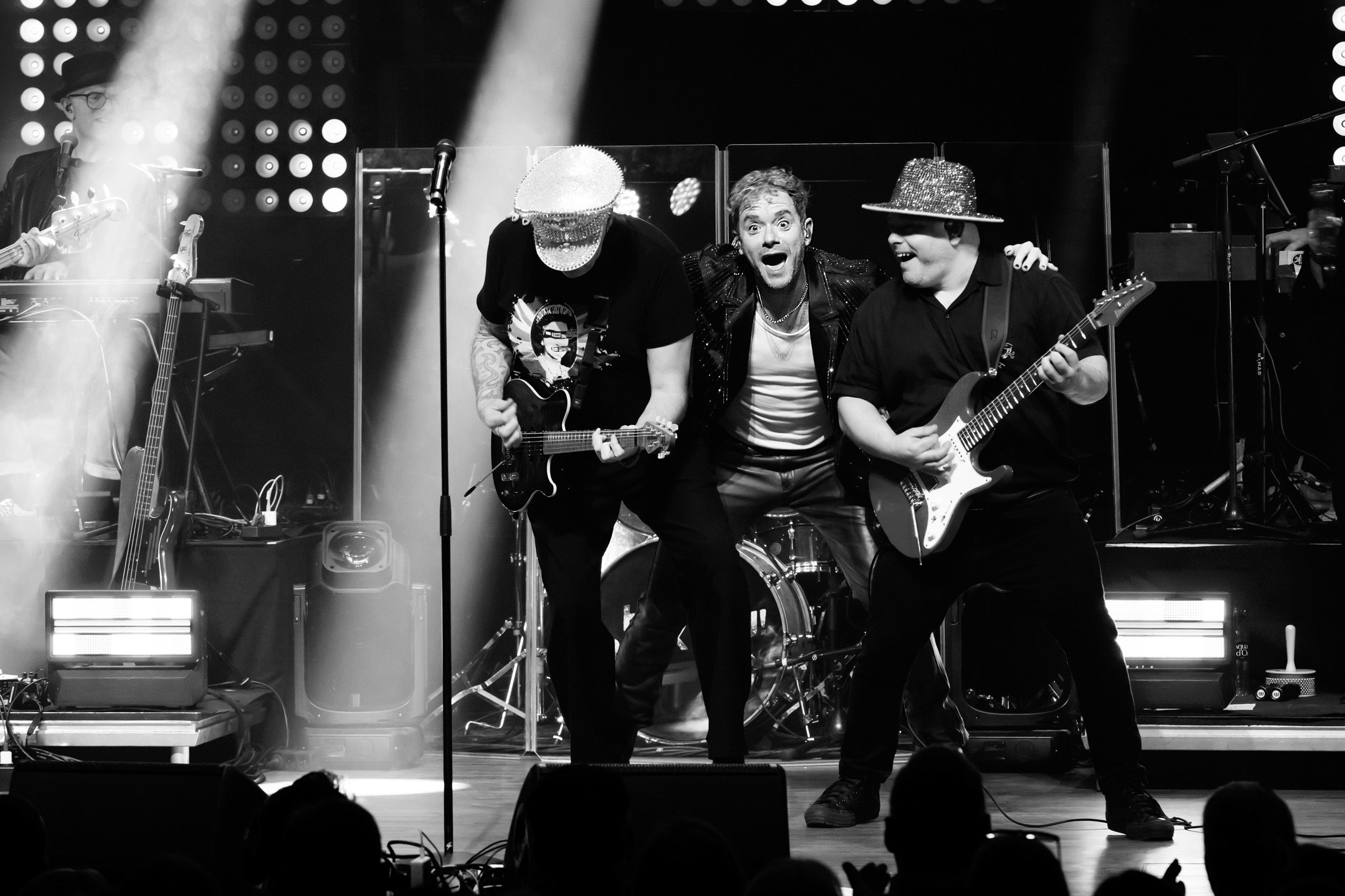 He will rock you konsert med Peter Johansson och band I Örebro konserthus. Fotograf Rebecca Nordin. Jamie, Peter och Pelle.