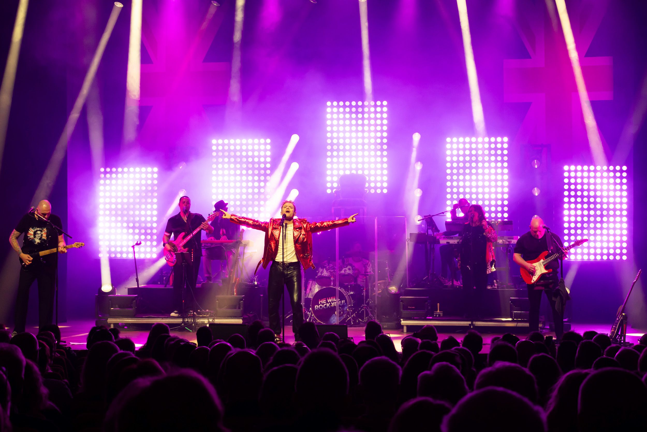 He will rock you konsert med Peter Johansson och band I Örebro konserthus. Fotograf Rebecca Nordin.