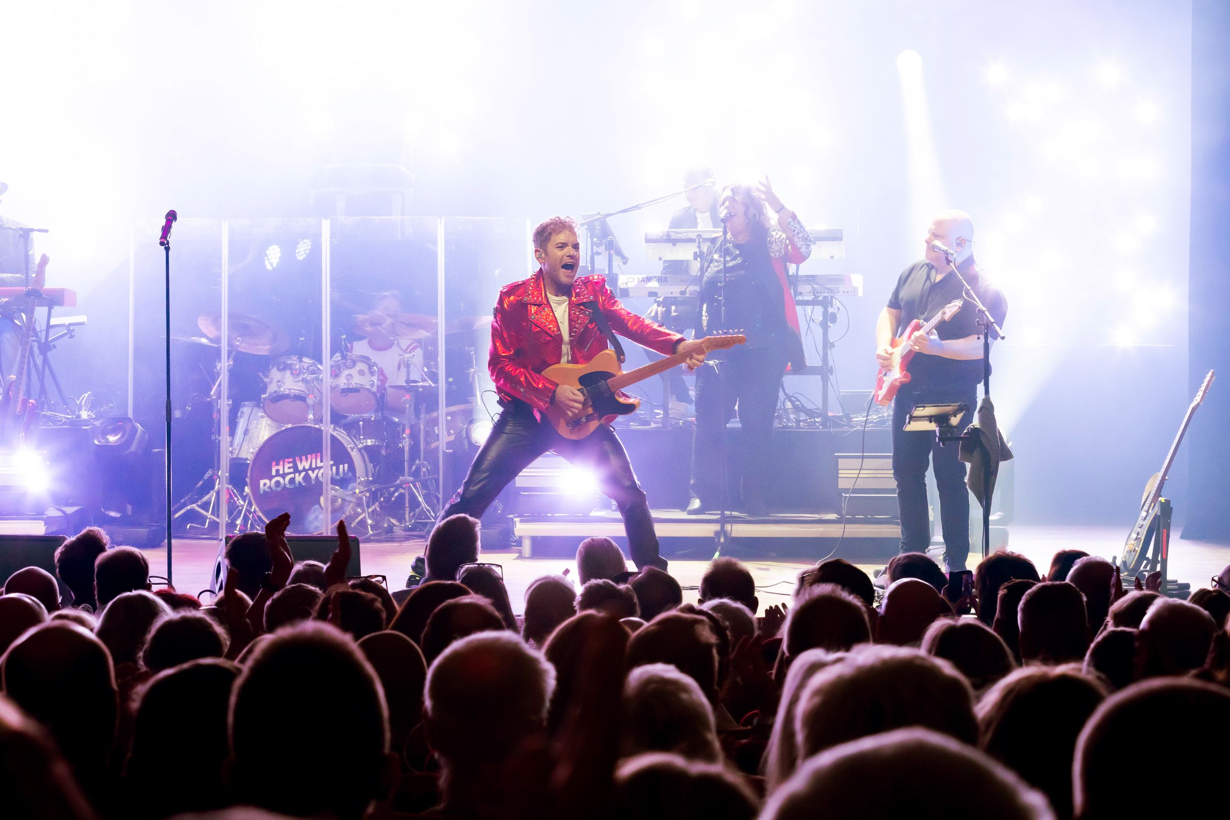 He will rock you konsert med Peter Johansson och band I Örebro konserthus. Fotograf Rebecca Nordin.