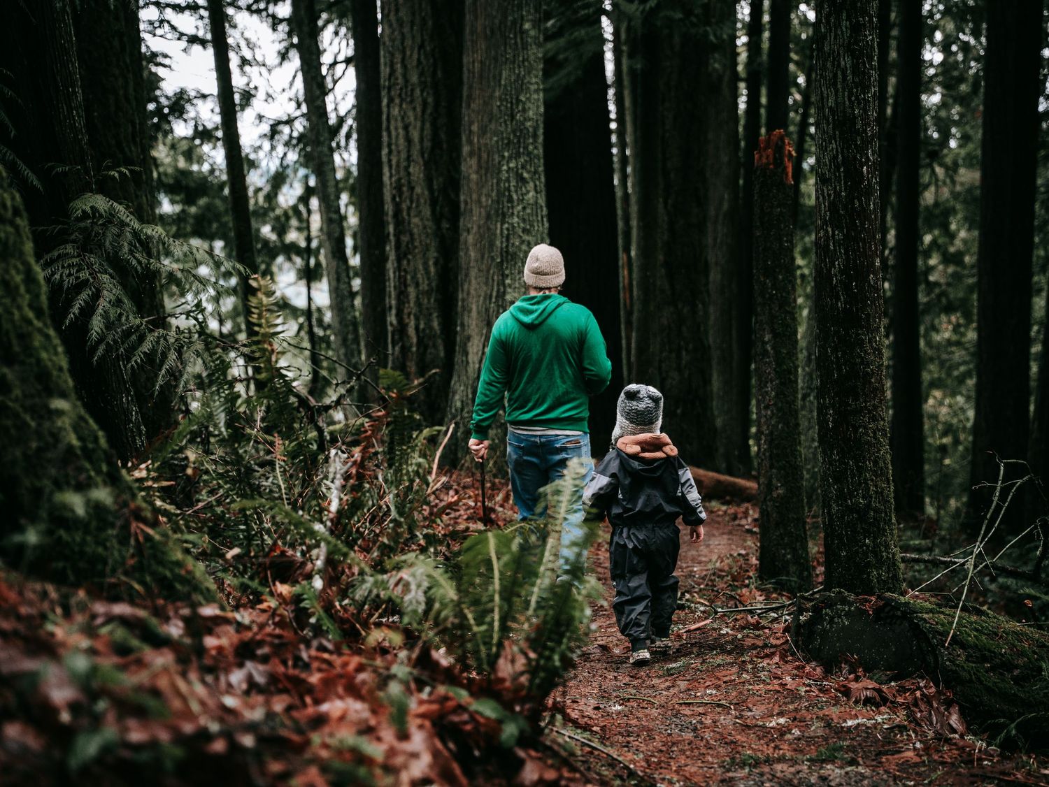 Artistic Family Portraiture in Portland. Holiday Mini. Molalla, Oregon. Plaid shirt. Husband and Wife Photo.