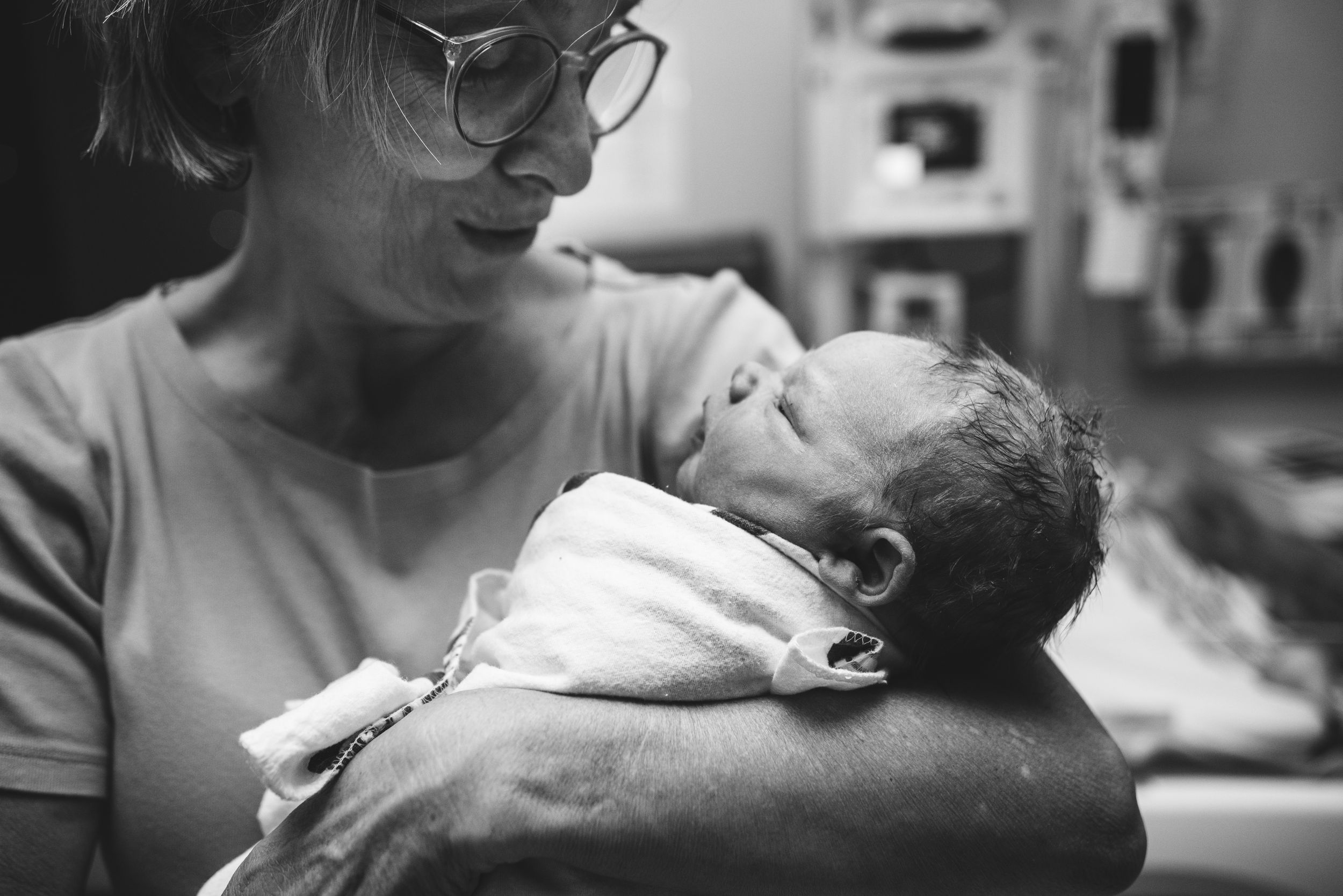 Memphis family photographer Lauren Wallis Photography captures grandmother and grandson right after sweet hospital birth.