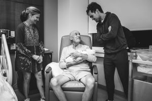 Memphis family photographer Lauren Wallis Photography captures three generations celebrating the birth of a new baby boy.