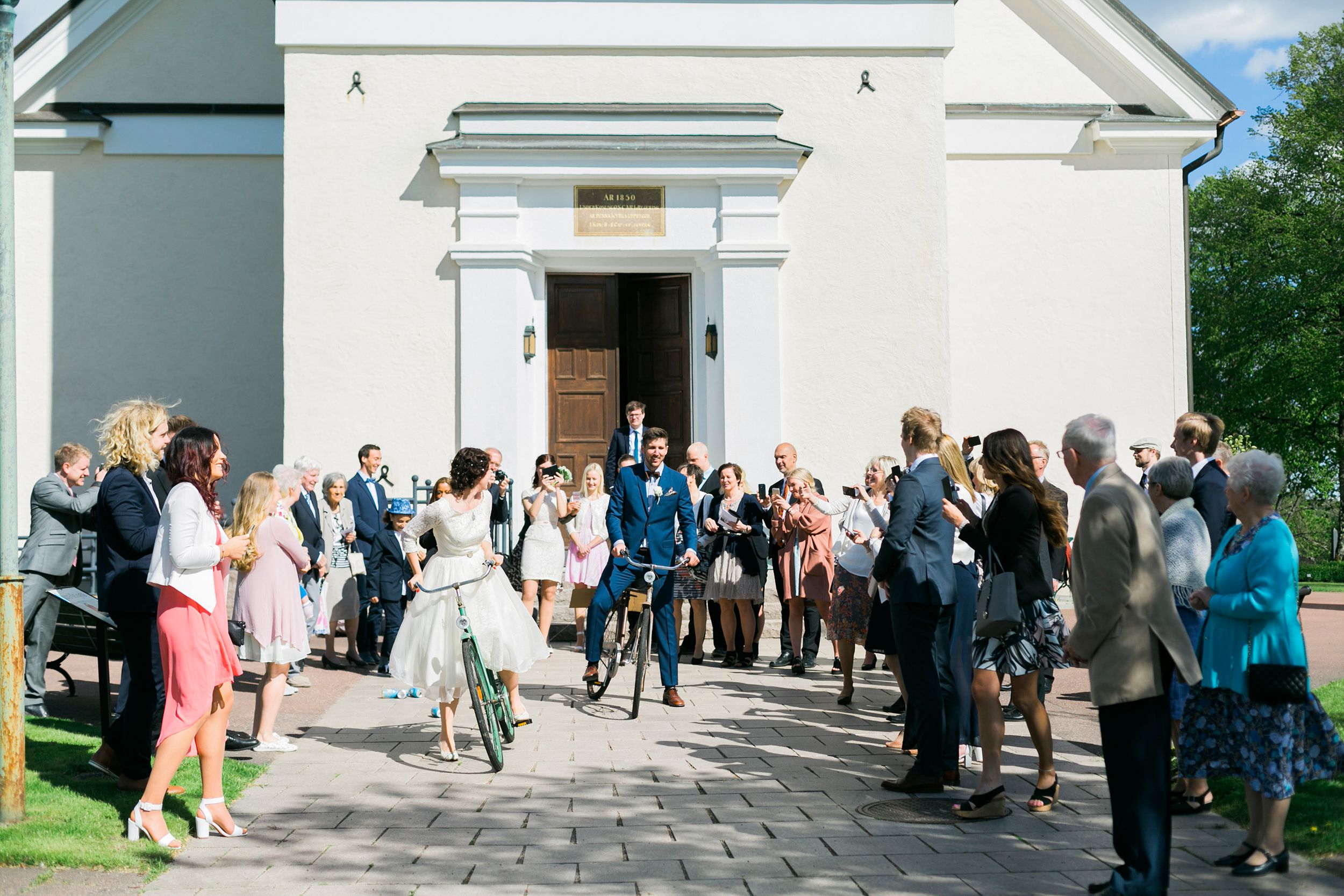 Caroline & Simons bröllop i Kil, Värmland 23 maj 2015. Vigsel Stora Kils kyrka och bröllopsfest i Kils hembygdsgård. Fotograf Rebecca Nordin