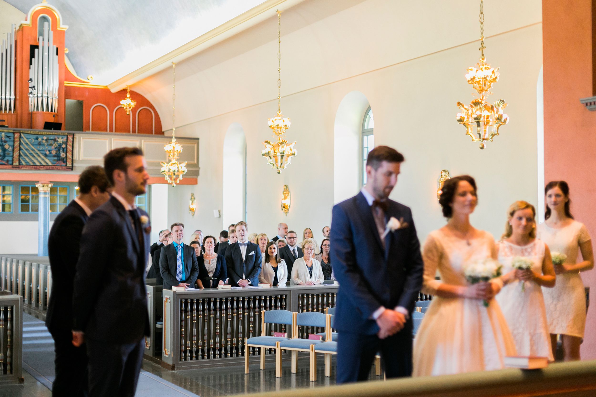 Caroline & Simons bröllop i Kil, Värmland 23 maj 2015. Vigsel Stora Kils kyrka och bröllopsfest i Kils hembygdsgård. Fotograf Rebecca Nordin