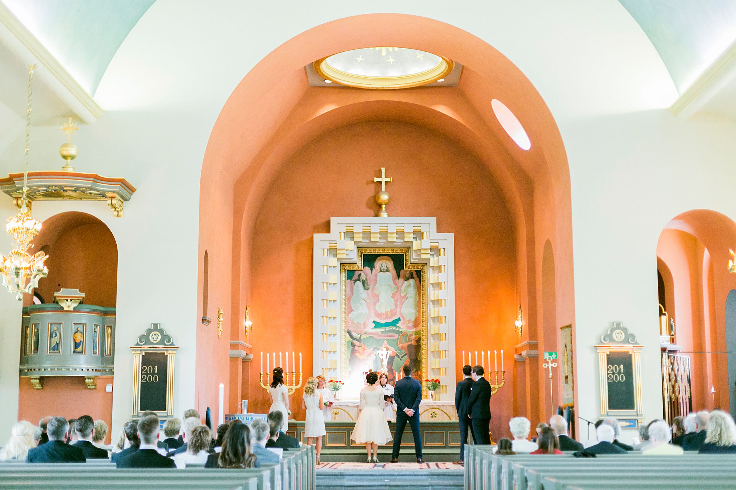 Caroline & Simons bröllop i Kil, Värmland 23 maj 2015. Vigsel Stora Kils kyrka och bröllopsfest i Kils hembygdsgård. Fotograf Rebecca Nordin