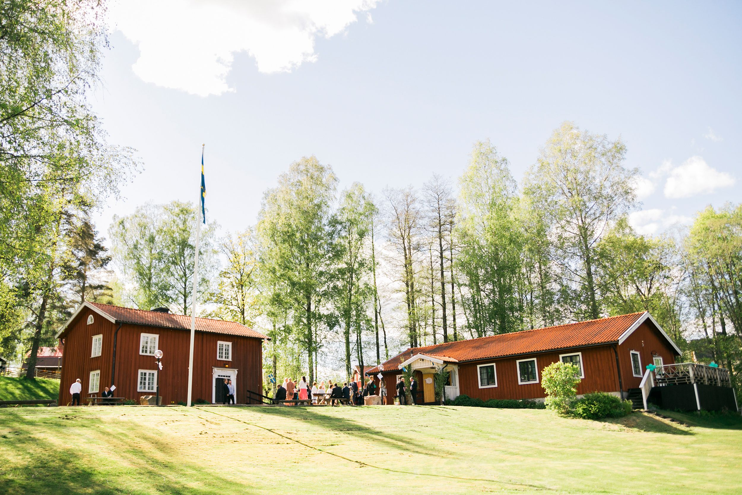 Caroline & Simons bröllop i Kil, Värmland 23 maj 2015. Vigsel Stora Kils kyrka och bröllopsfest i Kils hembygdsgård. Fotograf Rebecca Nordin