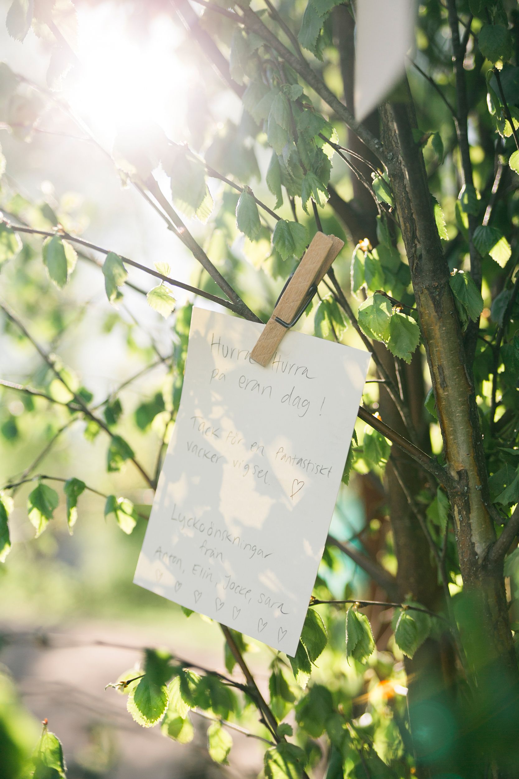 Caroline & Simons bröllop i Kil, Värmland 23 maj 2015. Vigsel Stora Kils kyrka och bröllopsfest i Kils hembygdsgård. Fotograf Rebecca Nordin