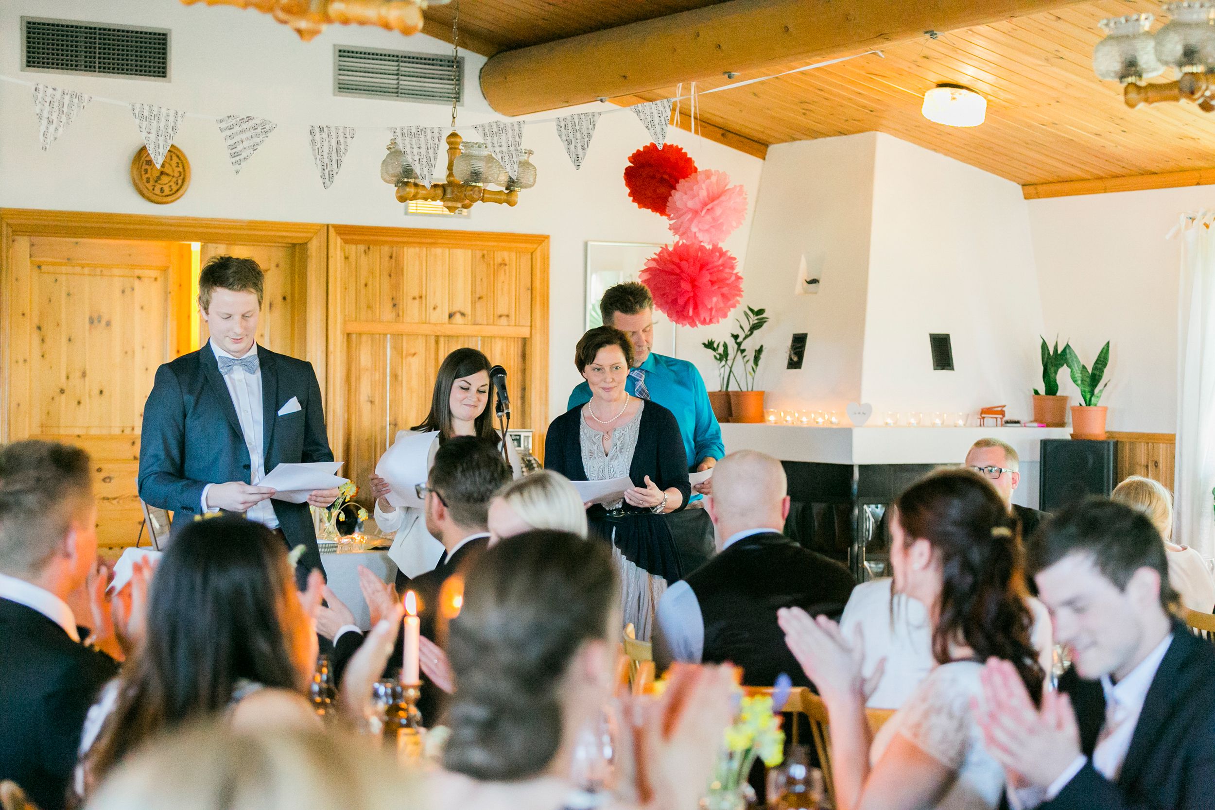 Caroline & Simons bröllop i Kil, Värmland 23 maj 2015. Vigsel Stora Kils kyrka och bröllopsfest i Kils hembygdsgård. Fotograf Rebecca Nordin