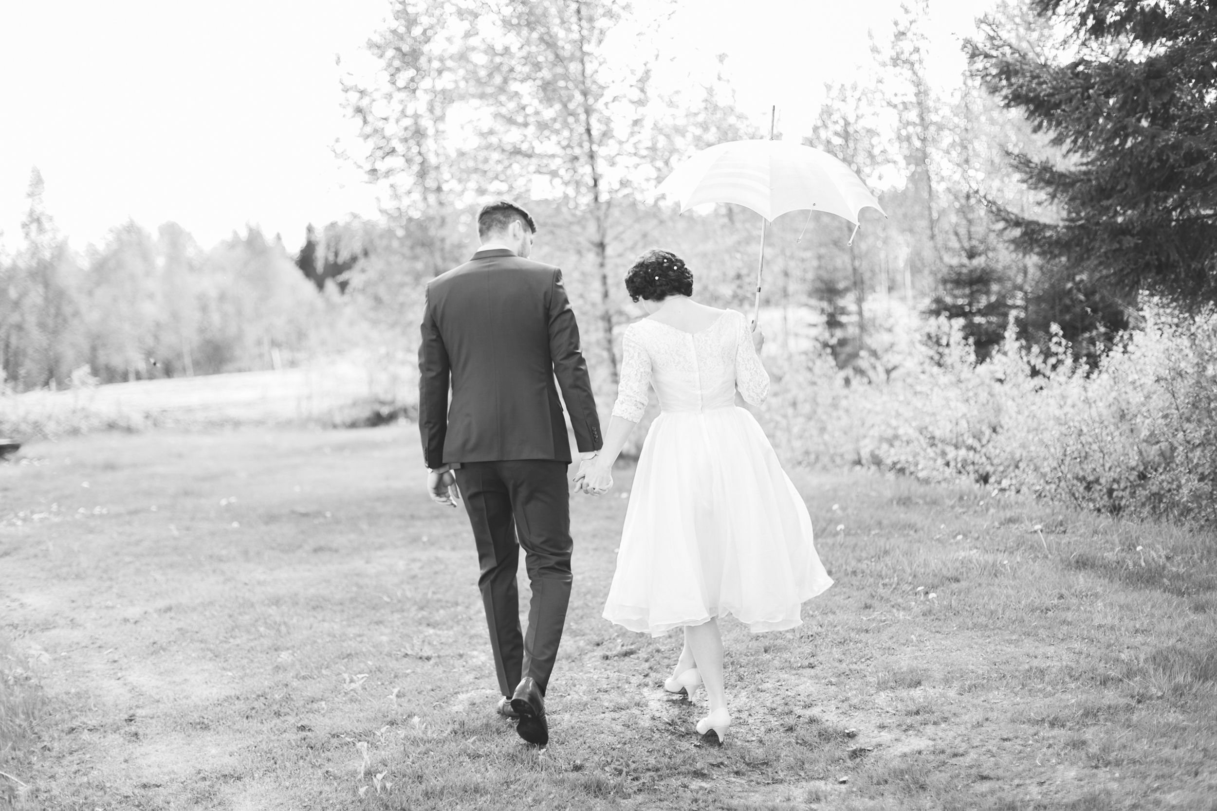 Caroline & Simons bröllop i Kil, Värmland 23 maj 2015. Vigsel Stora Kils kyrka och bröllopsfest i Kils hembygdsgård. Fotograf Rebecca Nordin