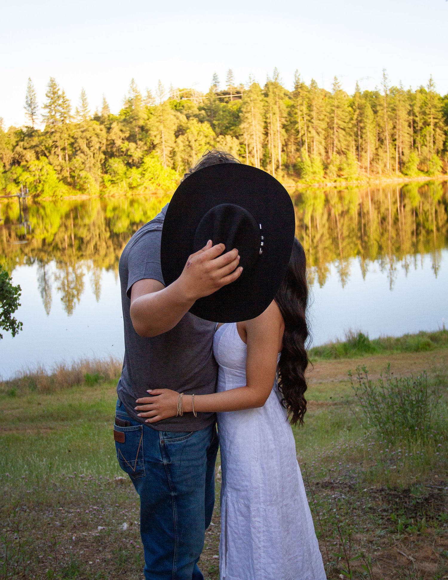 Amador County Photographer, Lake Tabeaud, Pine Grove CA, country photos, anniversary photos, couples photos