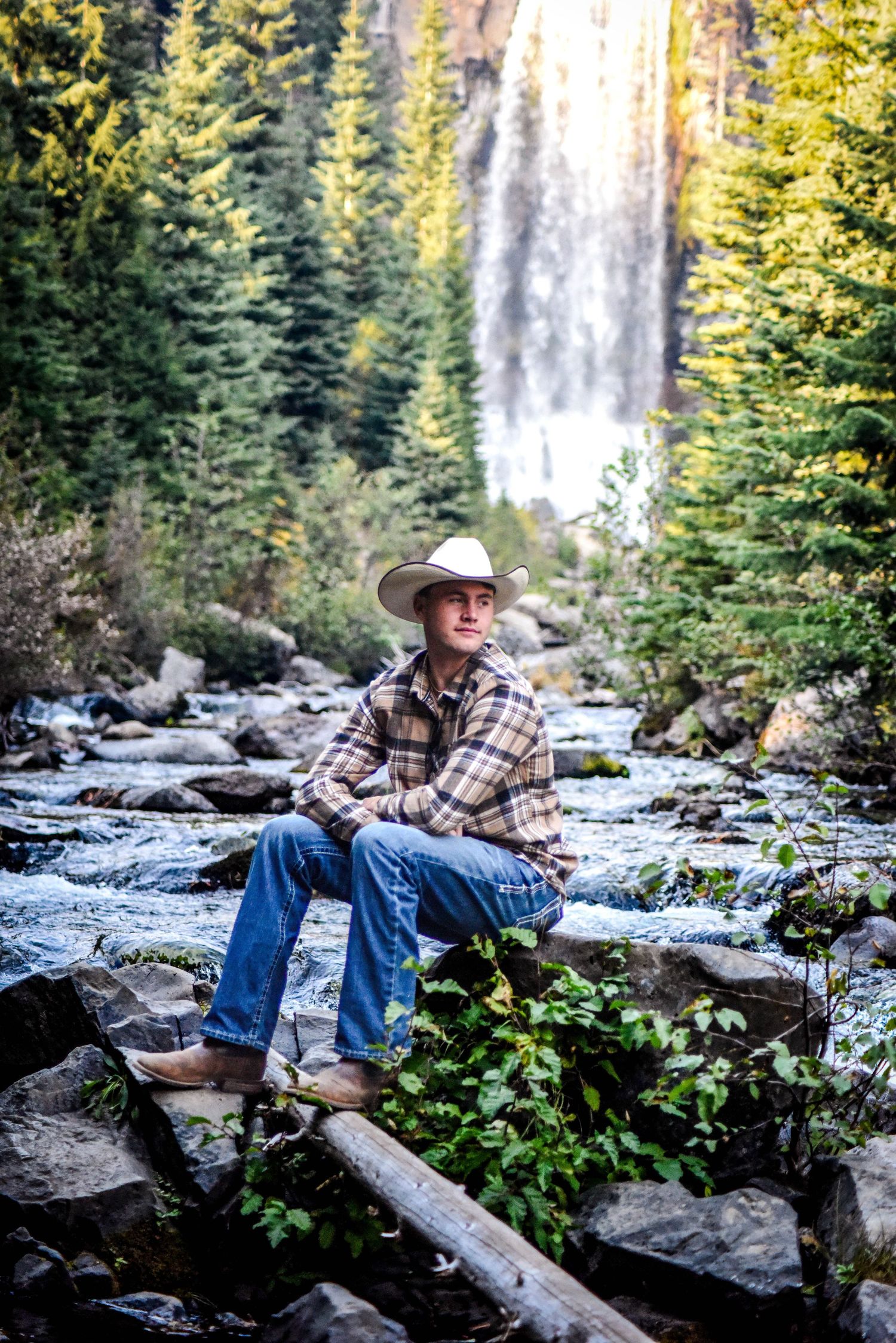 Senior Picture  Photographer,  Bend Oregon,  Central Oregon,  Oregon, Pacific Northwest,  Sisters,  Sunriver, Tumalo Falls.