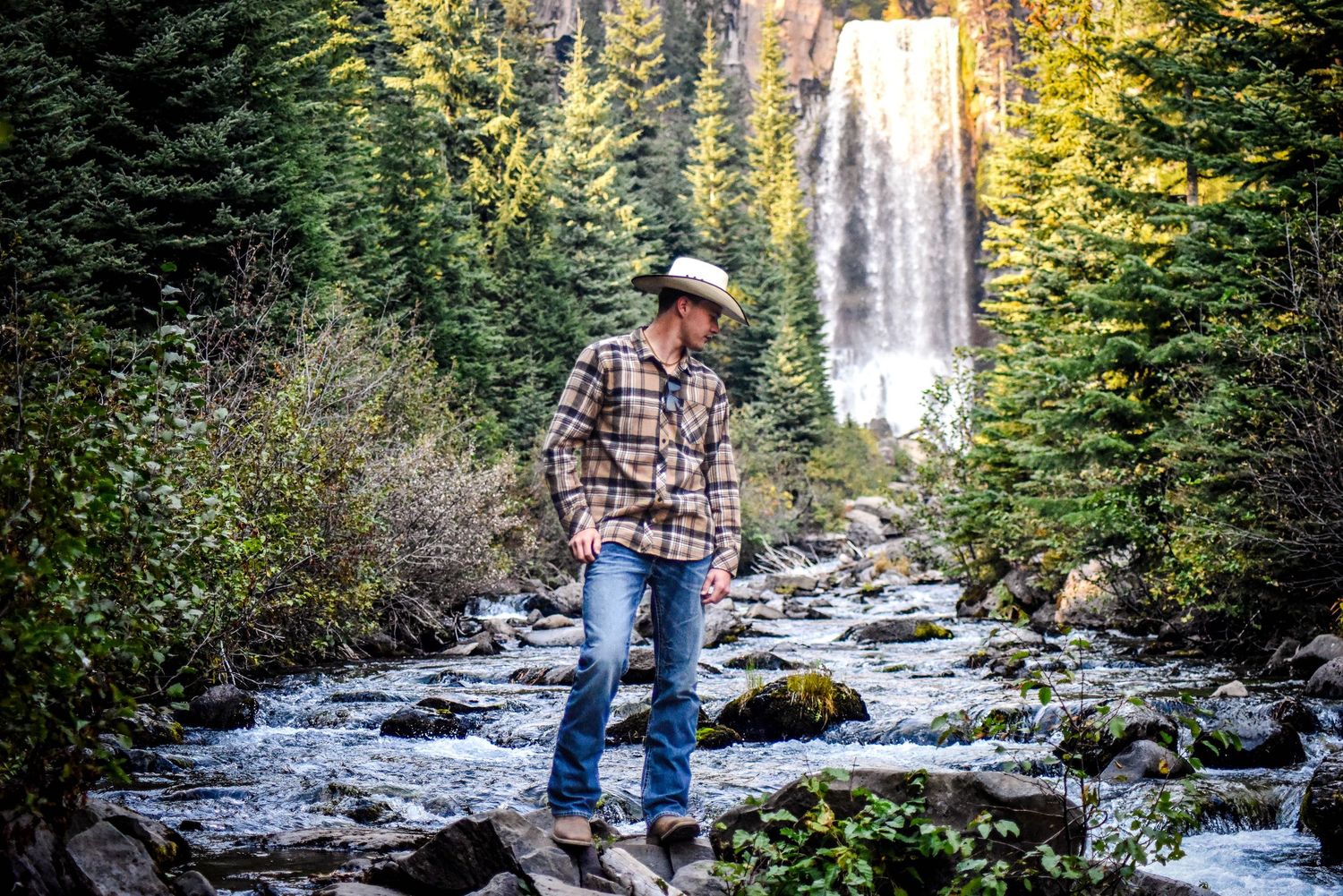 Senior Picture  Photographer,  Bend Oregon,  Central Oregon,  Oregon, Pacific Northwest,  Sisters,  Sunriver, Tumalo Falls.