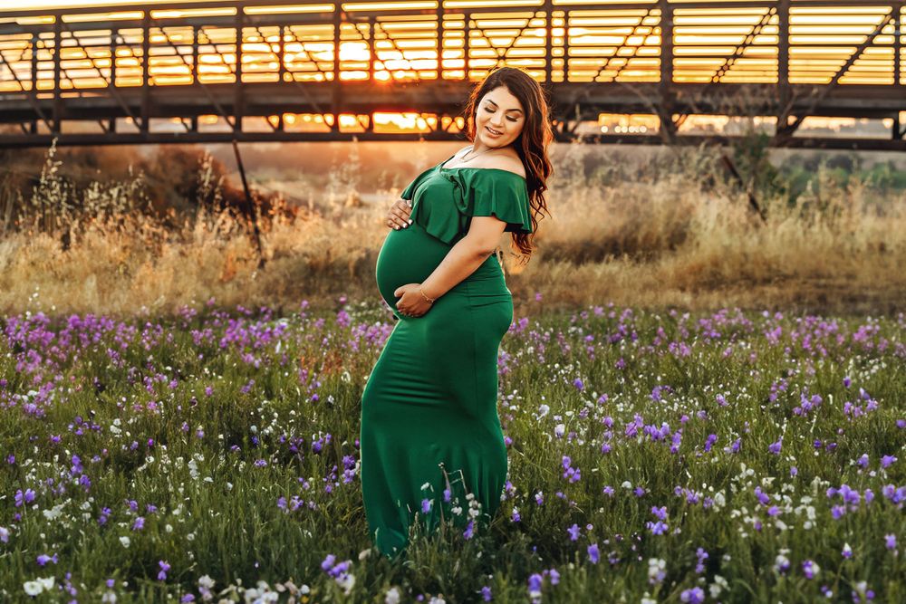 Fresno,ca maternity photographer capturing beautiful mom in breathtaking scenery
