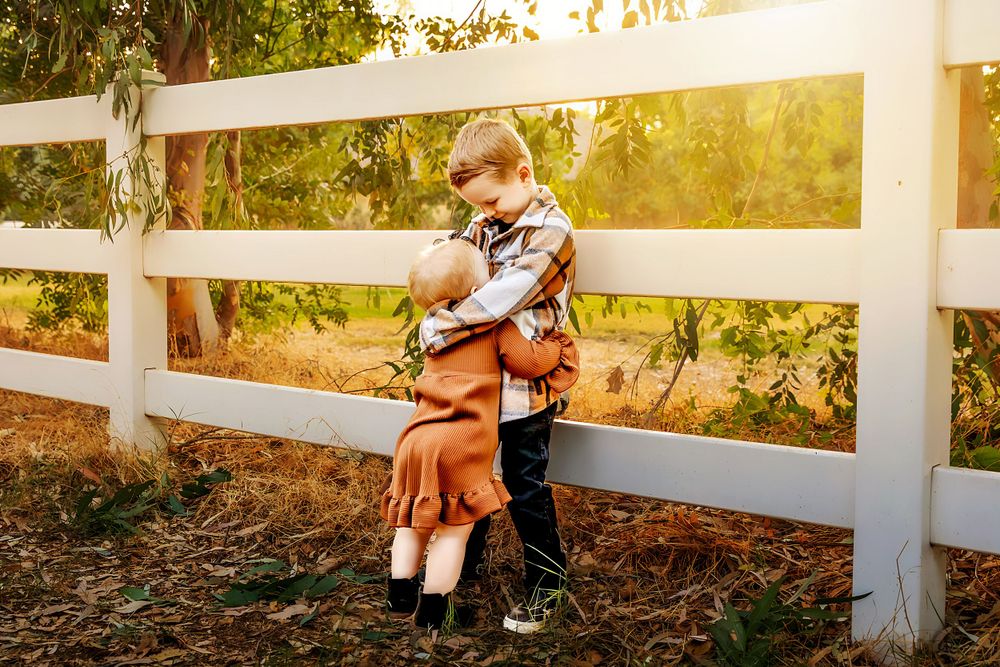 photographer captures the perfect moment in a trail near Clovis,ca
