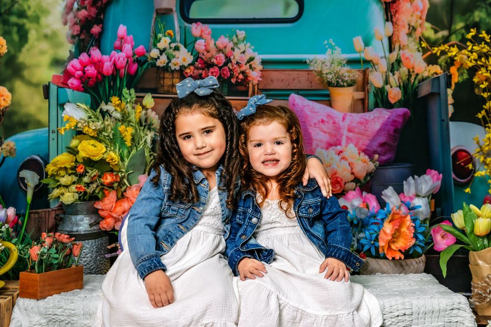 Photographer capturing the best memories between siblings in Fresno,ca