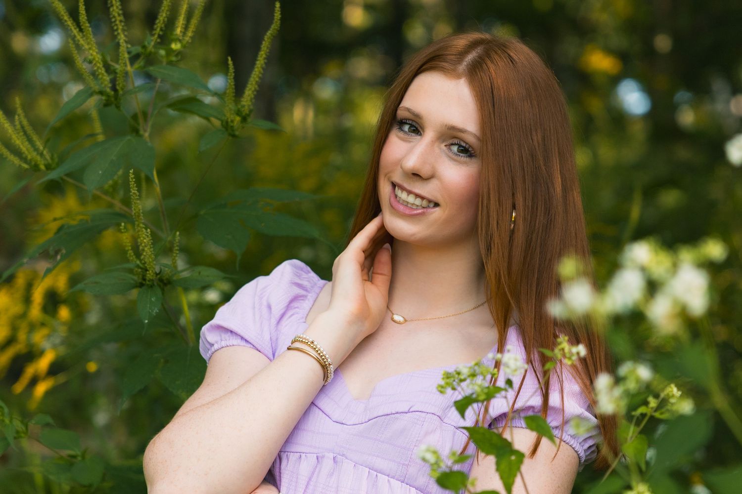 what to wear senior pictures madison wi professional photographer advice outdoor casual outfit ruffle purple top high school yearbook nature