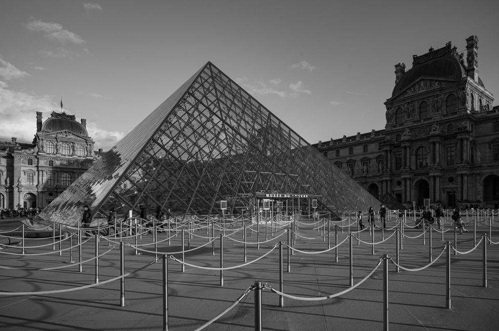 Pyramid entrance of the Louvre Museum, Paris, France
Sandra DAENGELI, impacts.photo, @sdaengeli, @impacts.photo