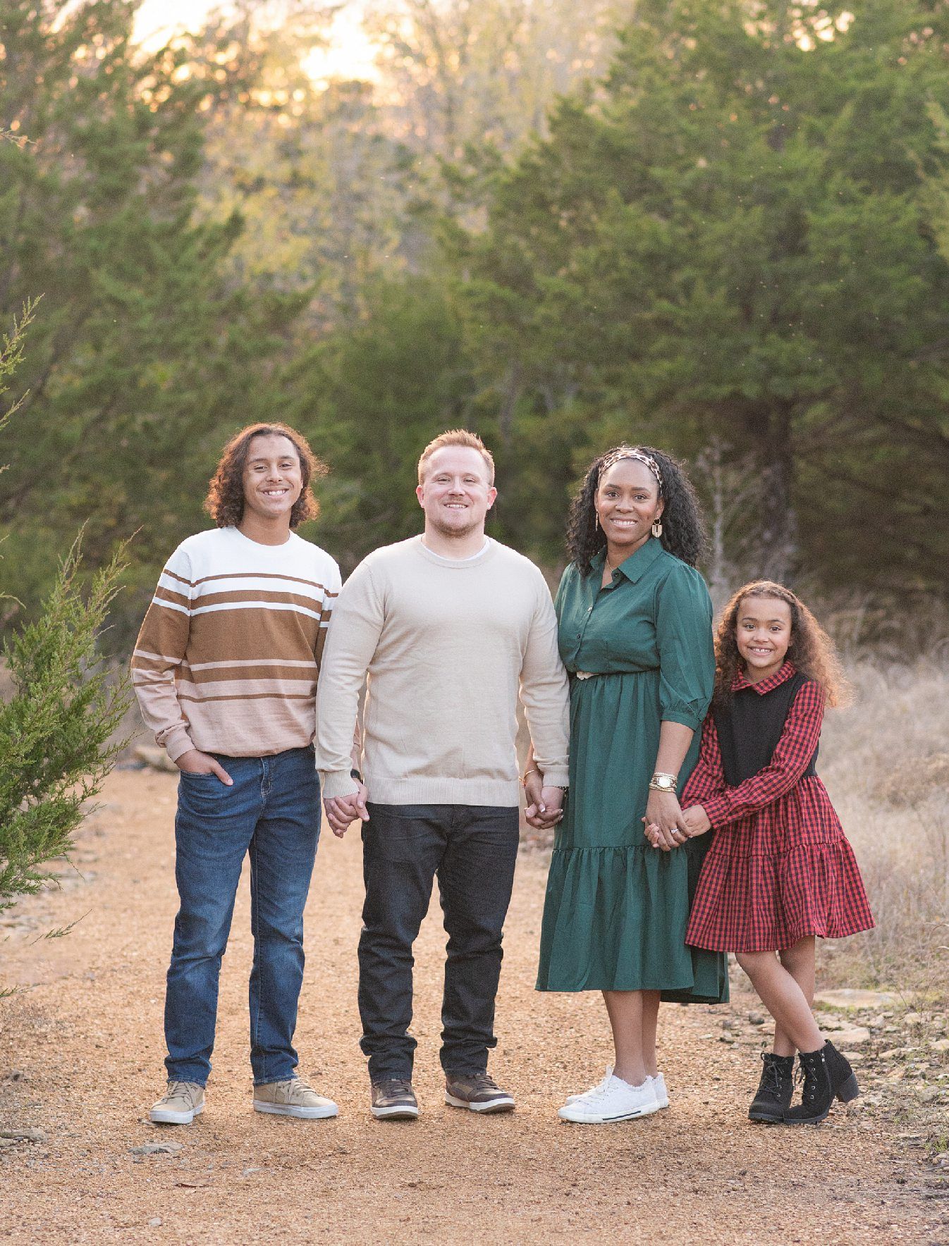 Family of 4 winter evergreen field session by bartlesville family photographer kristi bray Photography