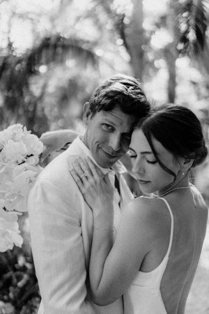 Natural candid portrait of the couple at a boutique hotel in Nosara