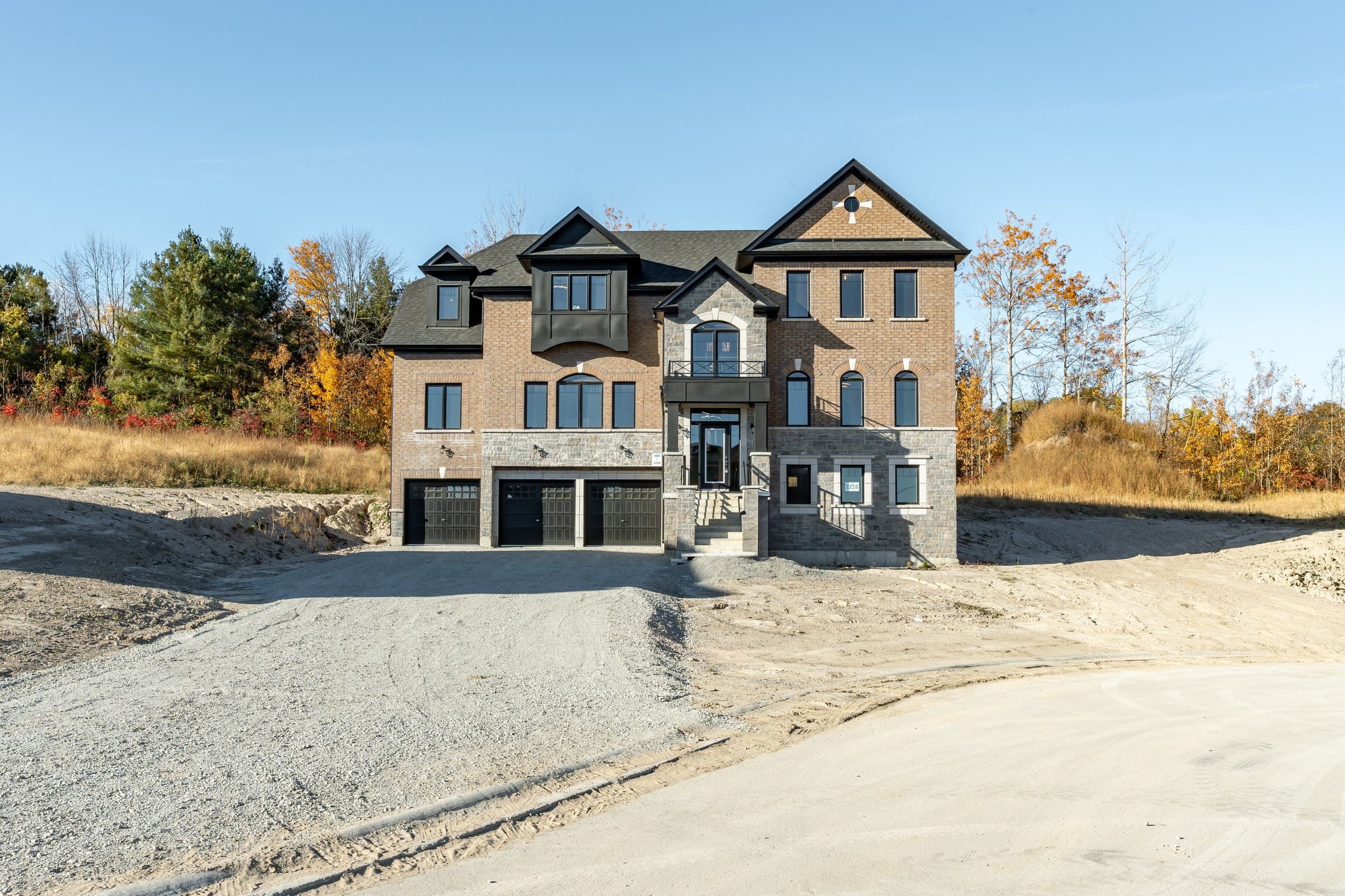 Discover top-tier Professional Photography, Videography, and iGuide 3D Tour services in Barrie, Ontario. Barrie Real Estate Photographer.