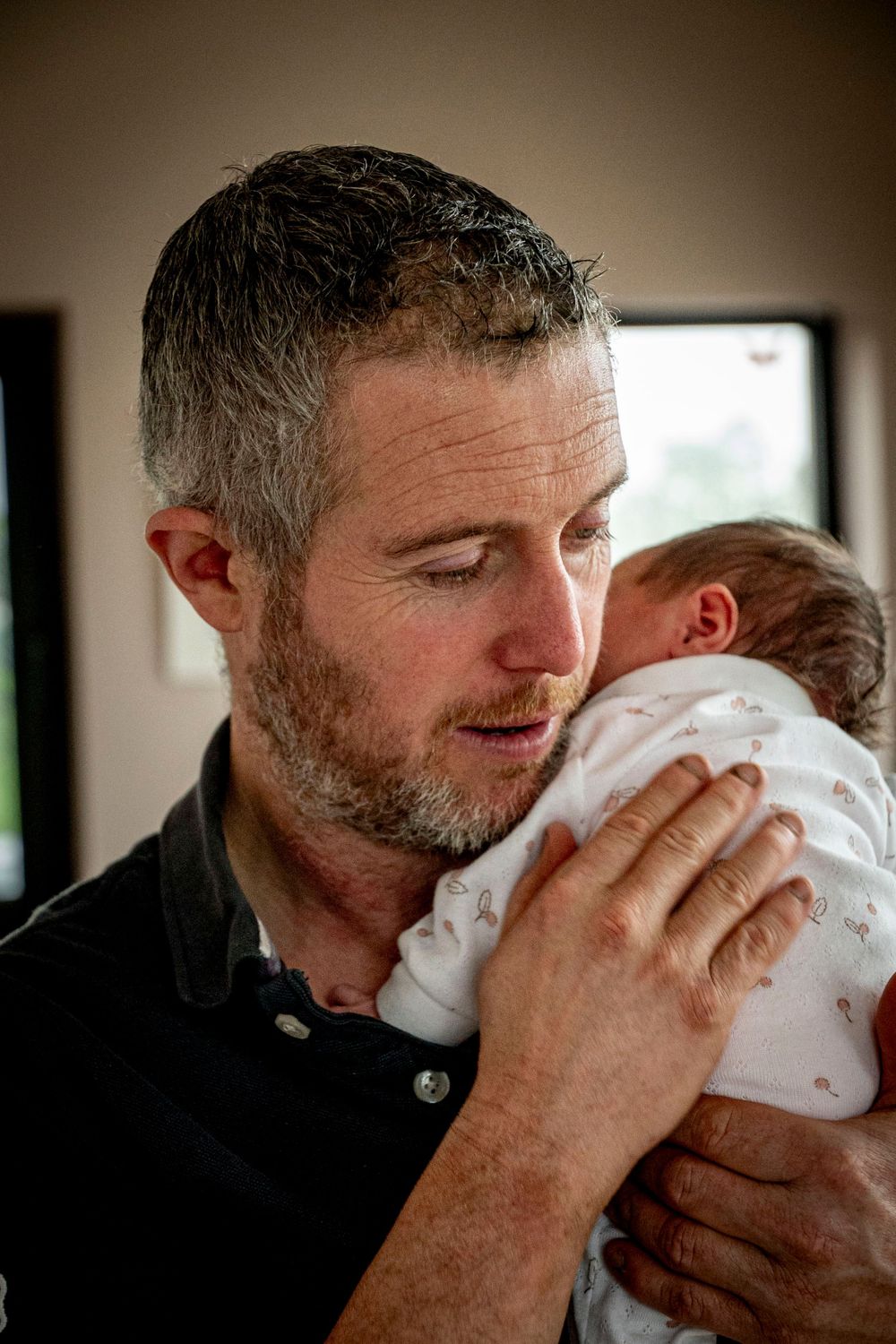 eleanor barry photography newborn waterford munster baby asleep on dads shoulder