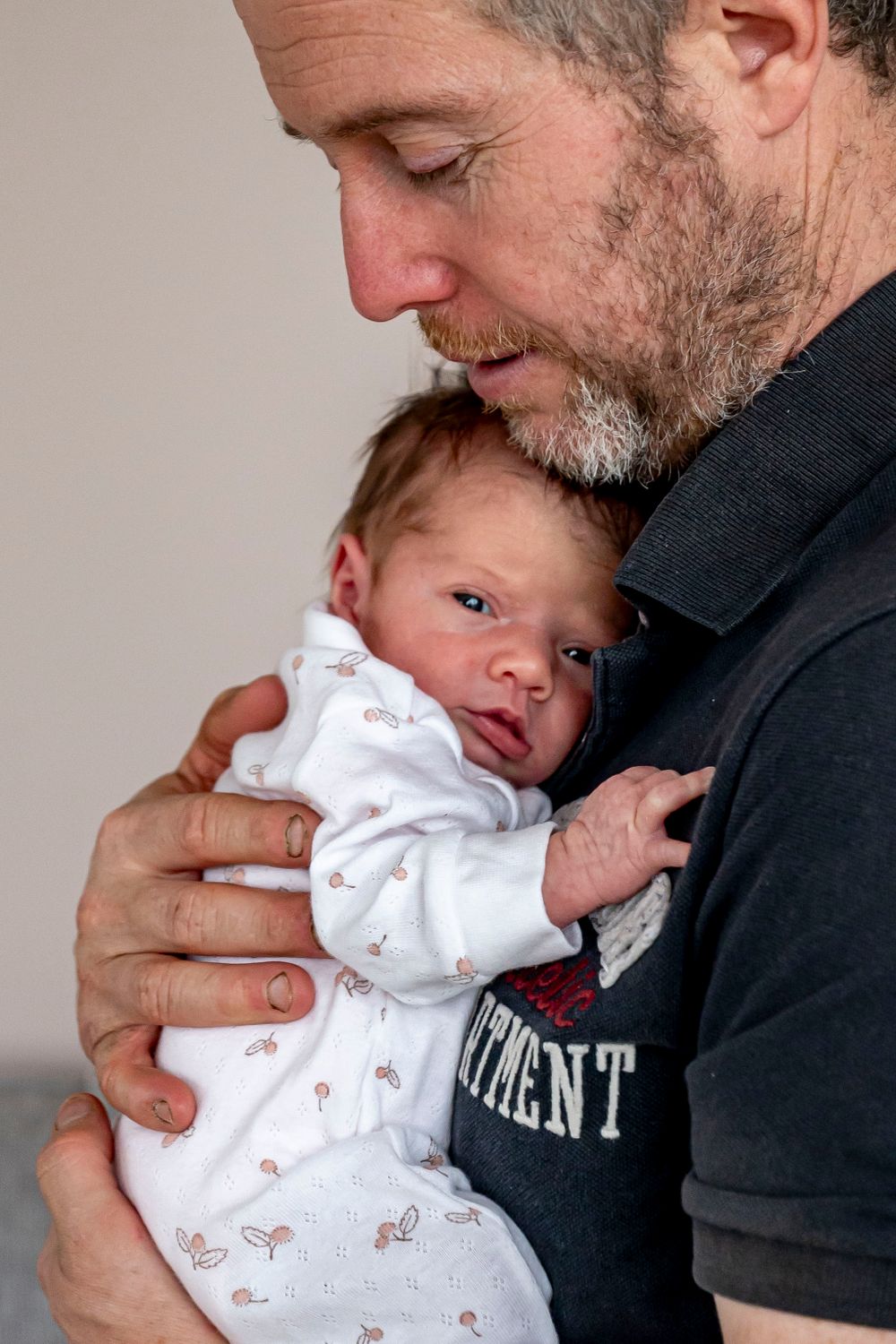 eleanor barry photography newborn waterford munster baby asleep on dads shoulder