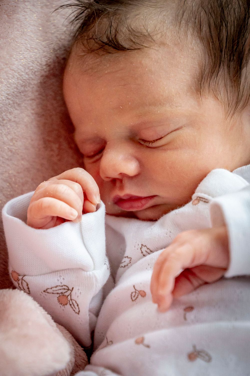eleanor barry photography newborn waterford munster baby asleep in bouncer pink blanket