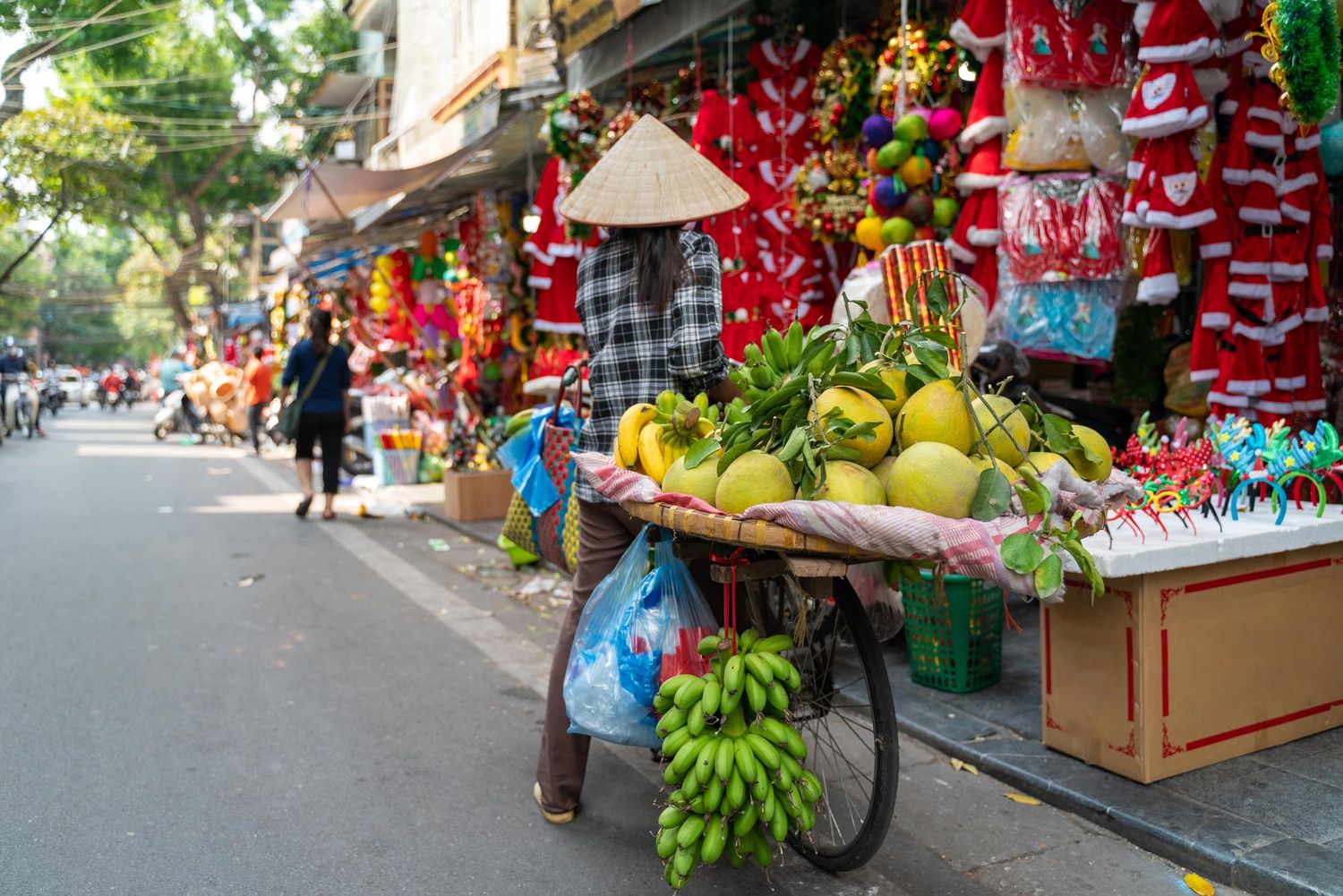 What should I buy in Hanoi must-buy souvenirs to bring home from Hanoi