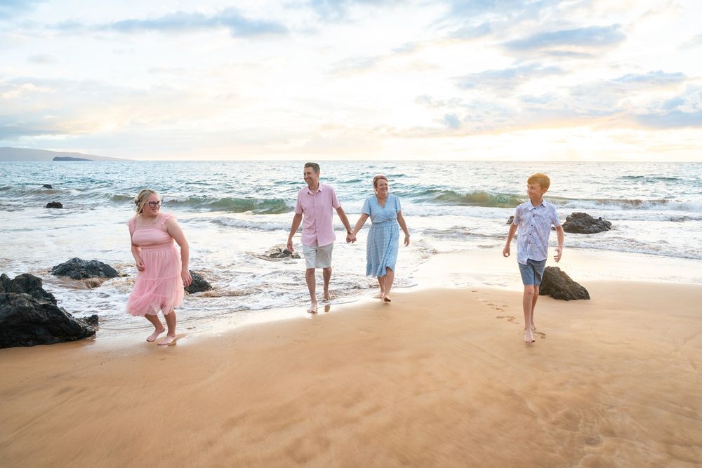 Maui family photo by ohwowfotos during sunset beach in Hawaii