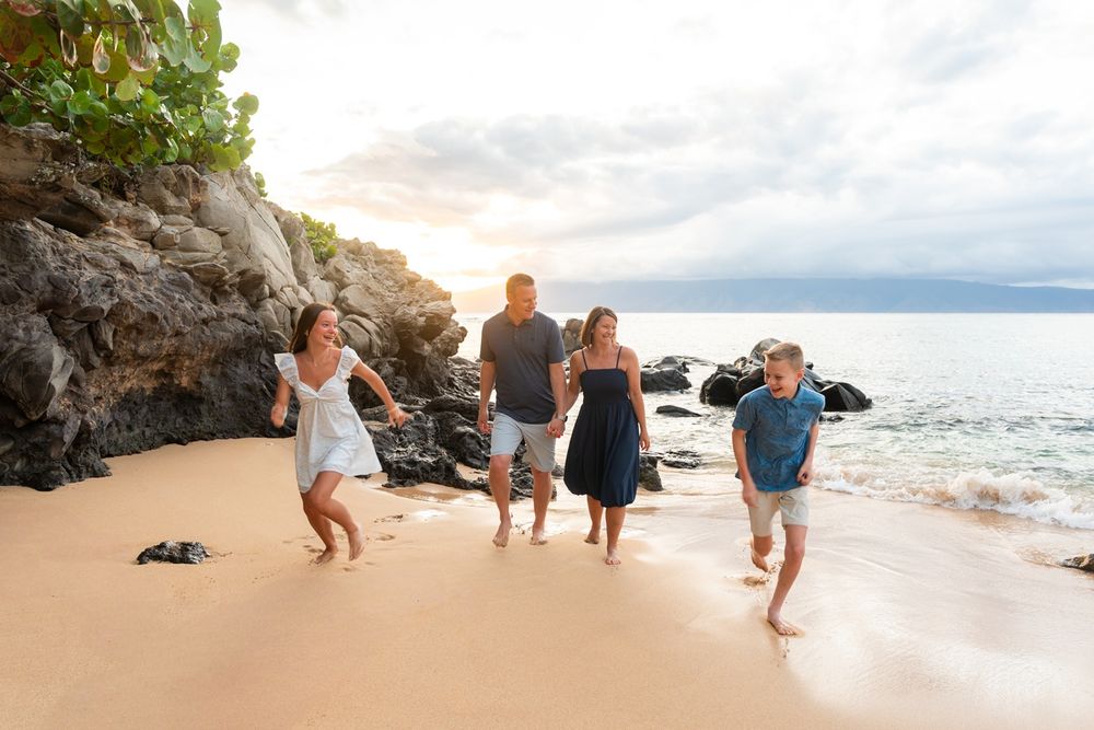 Maui family photo by ohwowfotos during sunset beach in Hawaii