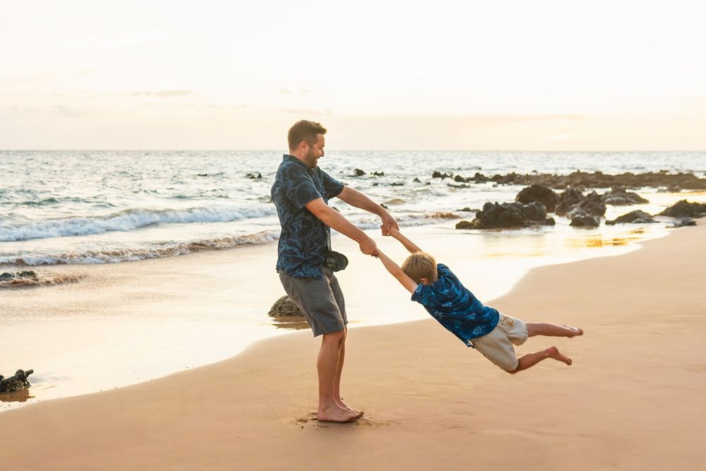 Maui family photo by ohwowfotos during sunset beach in Hawaii