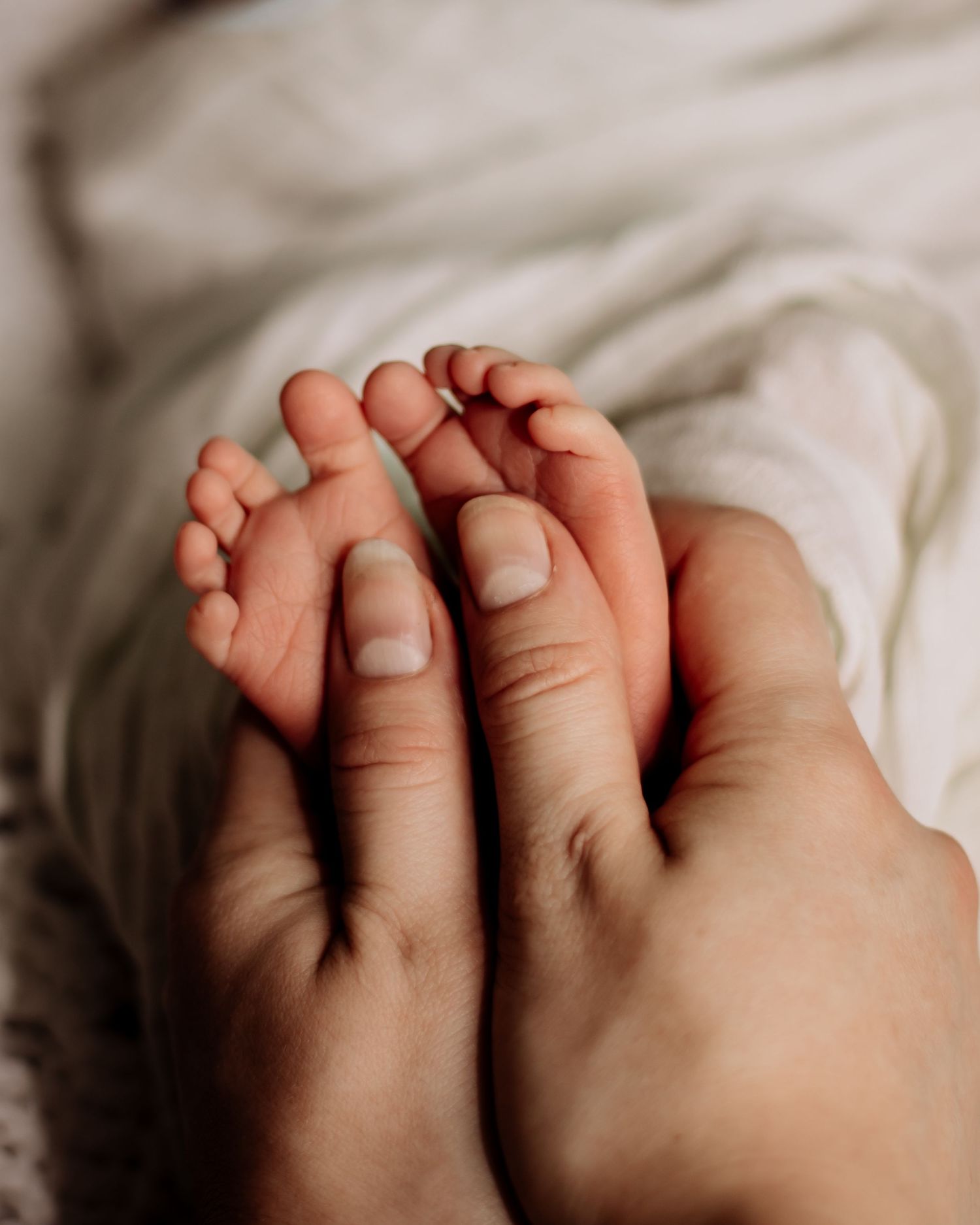 Newborn photography in Newport, RI | Capturing precious early moments with soft, timeless images by Danielle Rivera Photography