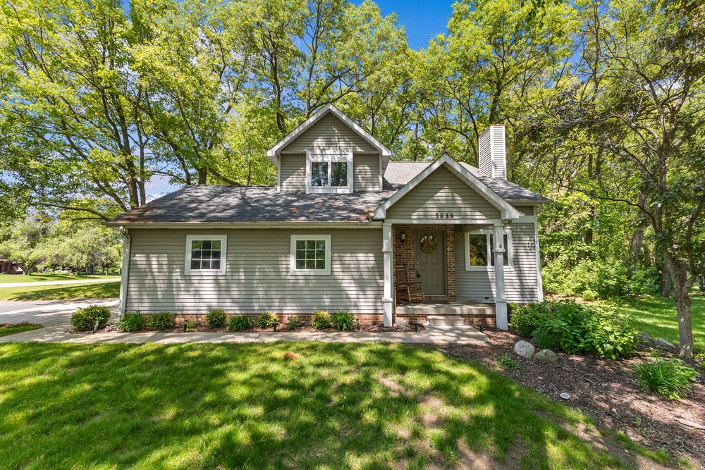 Front exterior of luxury home in Metamora Michigan